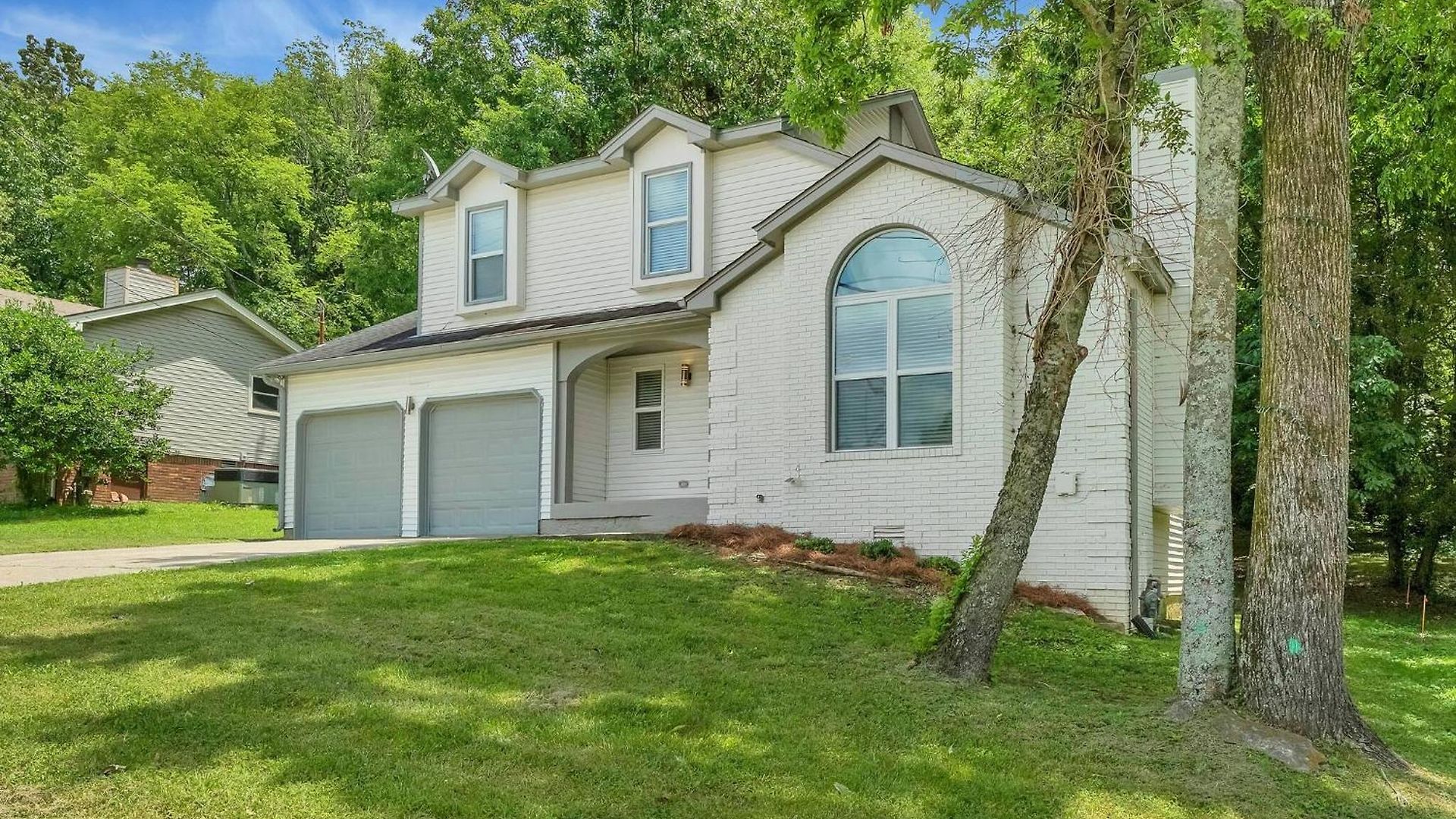 Nest: Renovated Retreat Near Bna