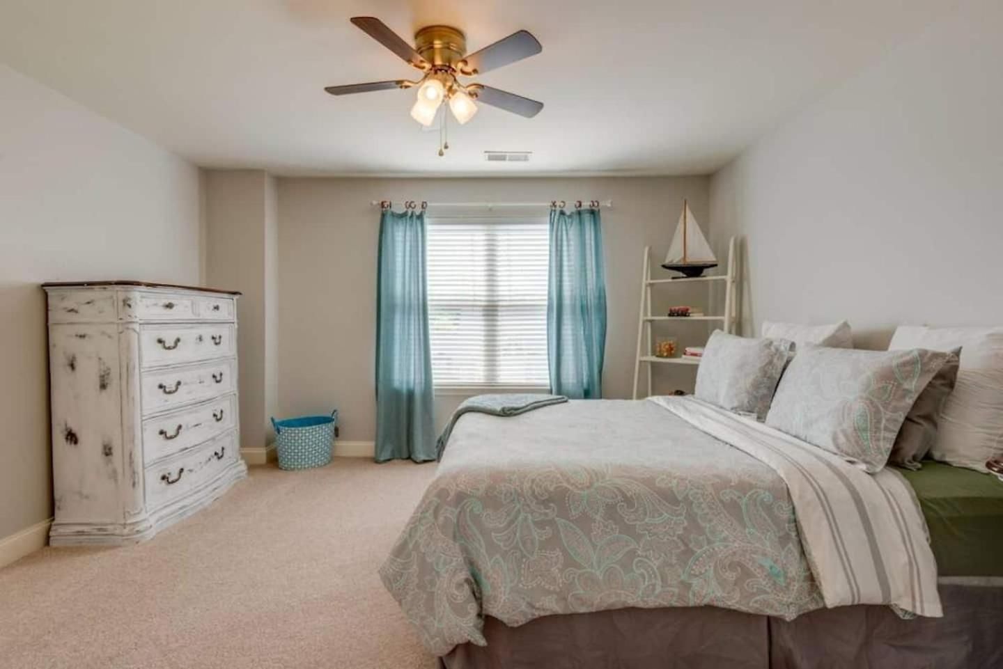 Cheerful In Hip Westmeade! *