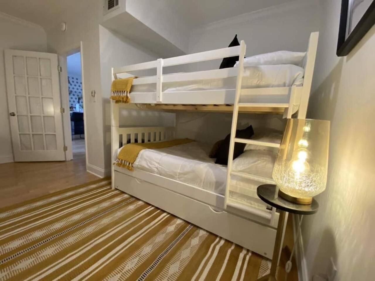 Two On Music Row That Sleeps 14 With Pool And Parking Holiday home *