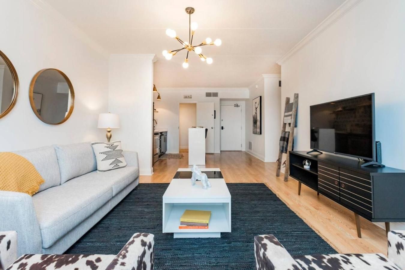 Holiday home Two On Music Row That Sleeps 14 With Pool And Parking *