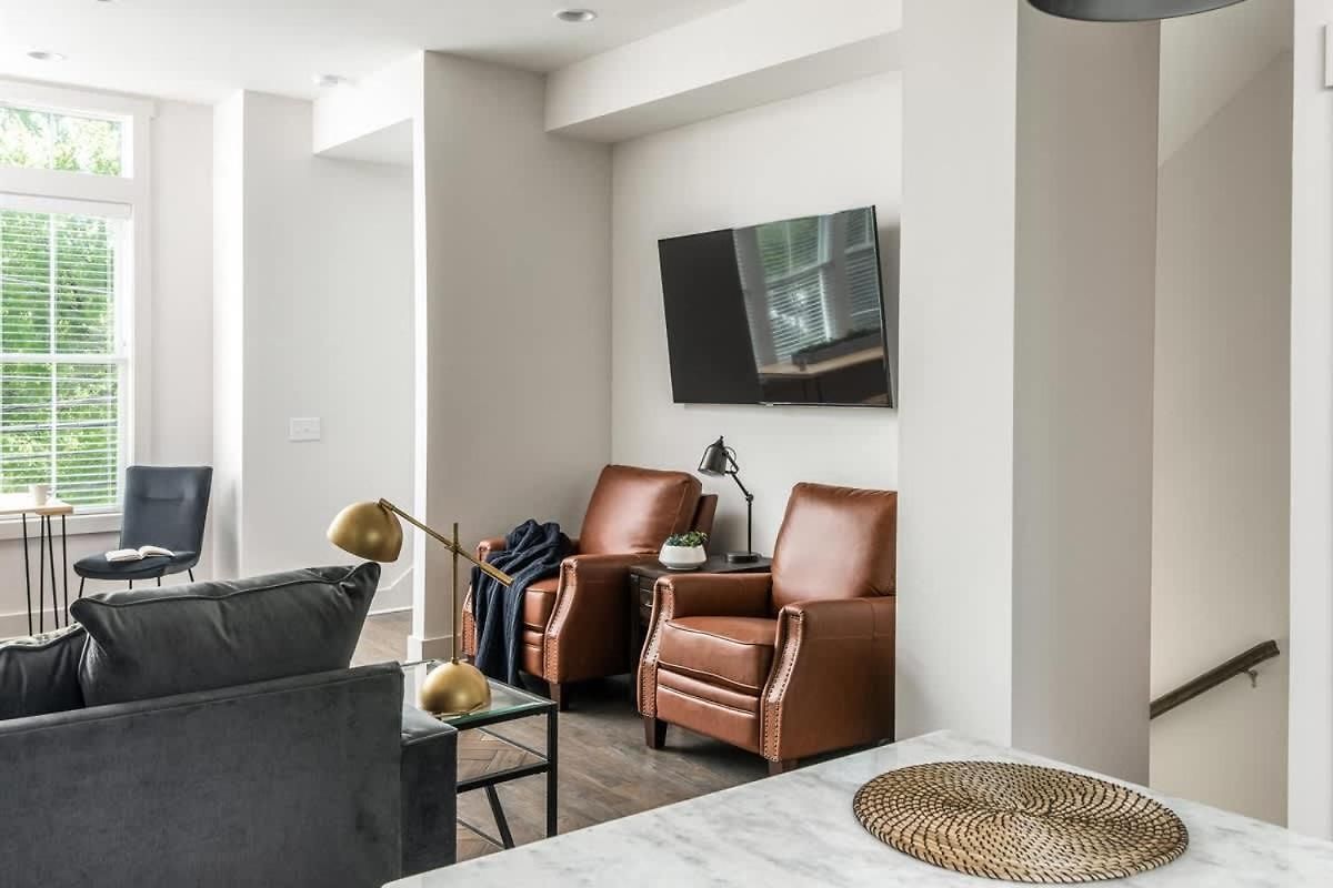 3 Story Townhome In East *