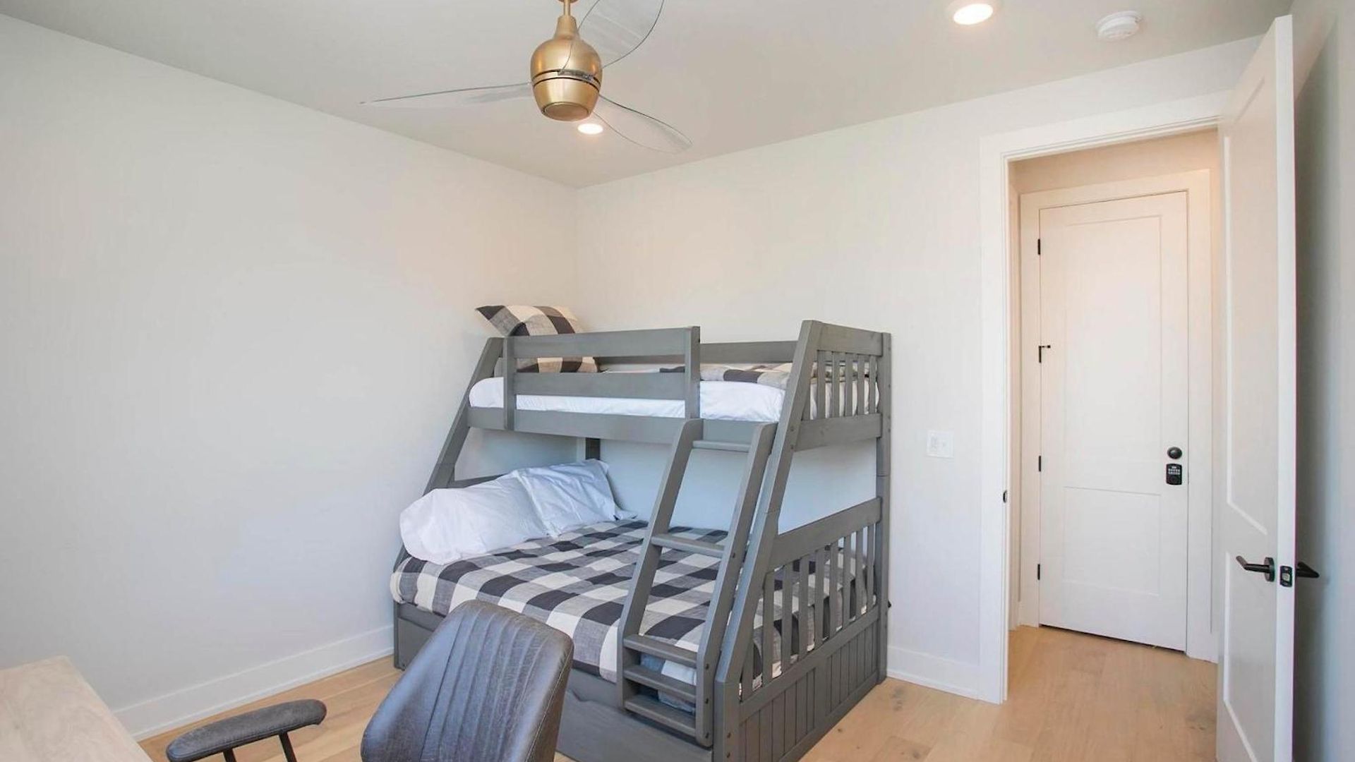 4 Bdr For 12 W Rooftop Deck & Firepit Holiday home *
