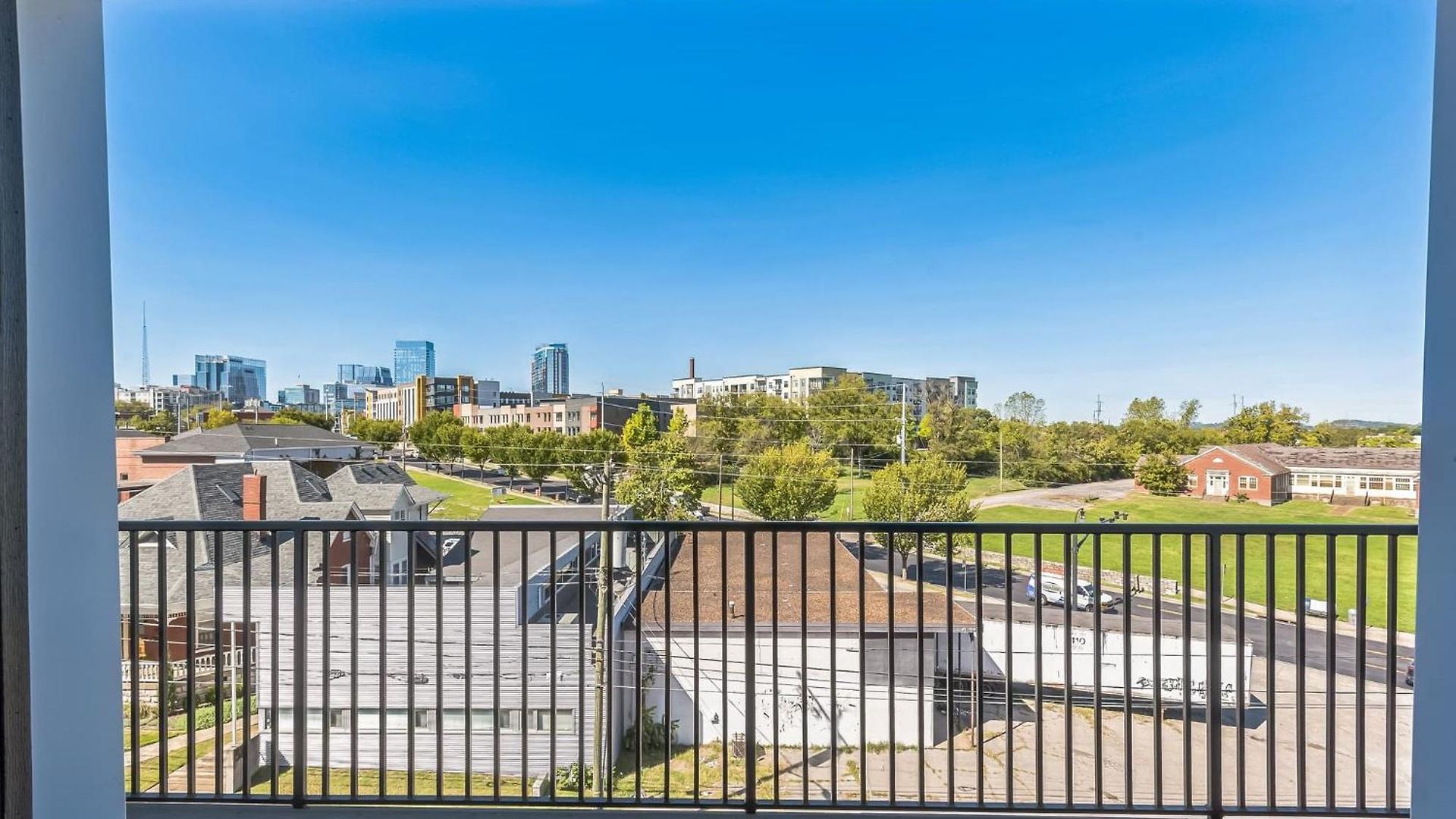 Gorgeous For 8 With Rooftop & Gym Near Dt Apartment