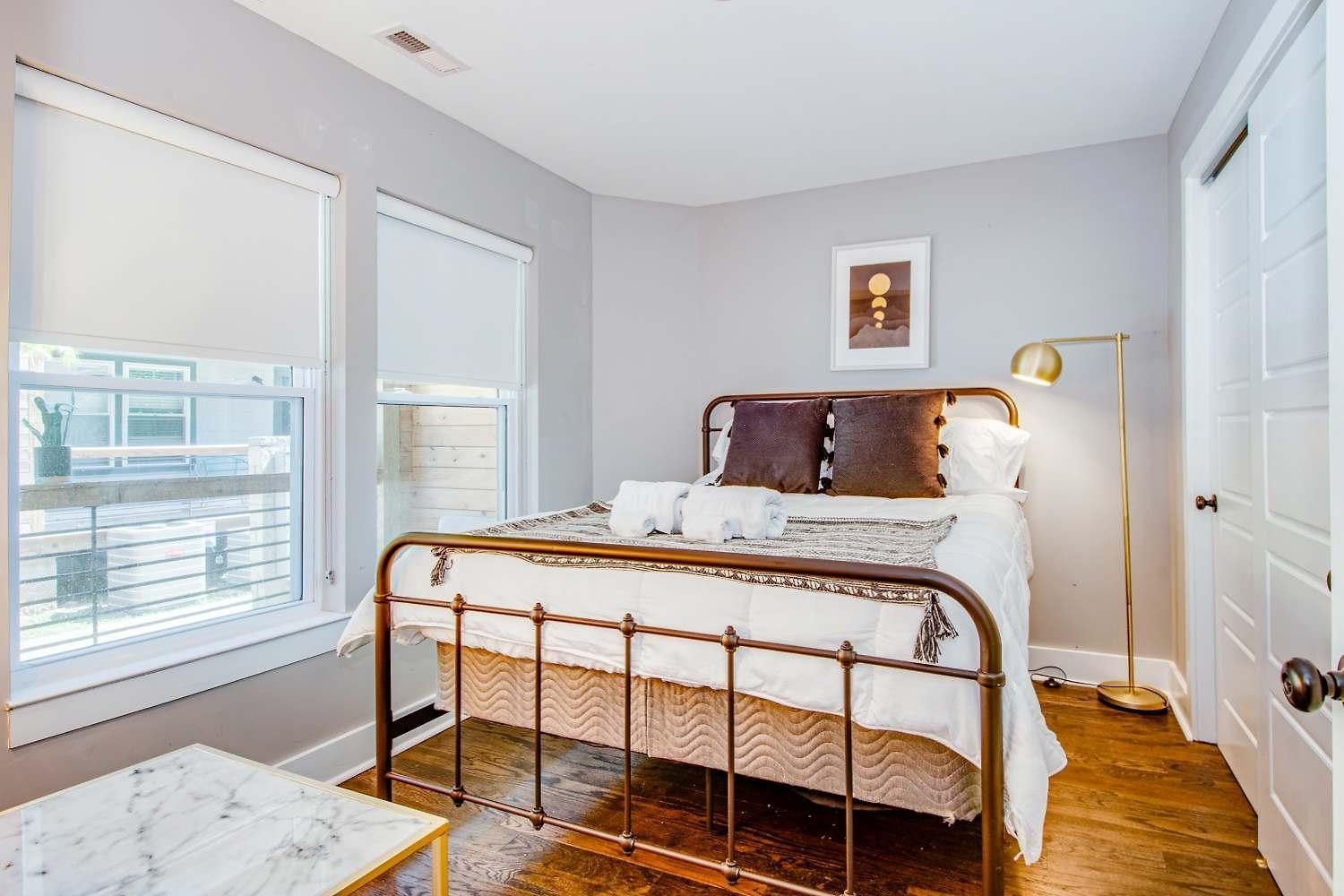 Couple Townhome Getaway Near East *