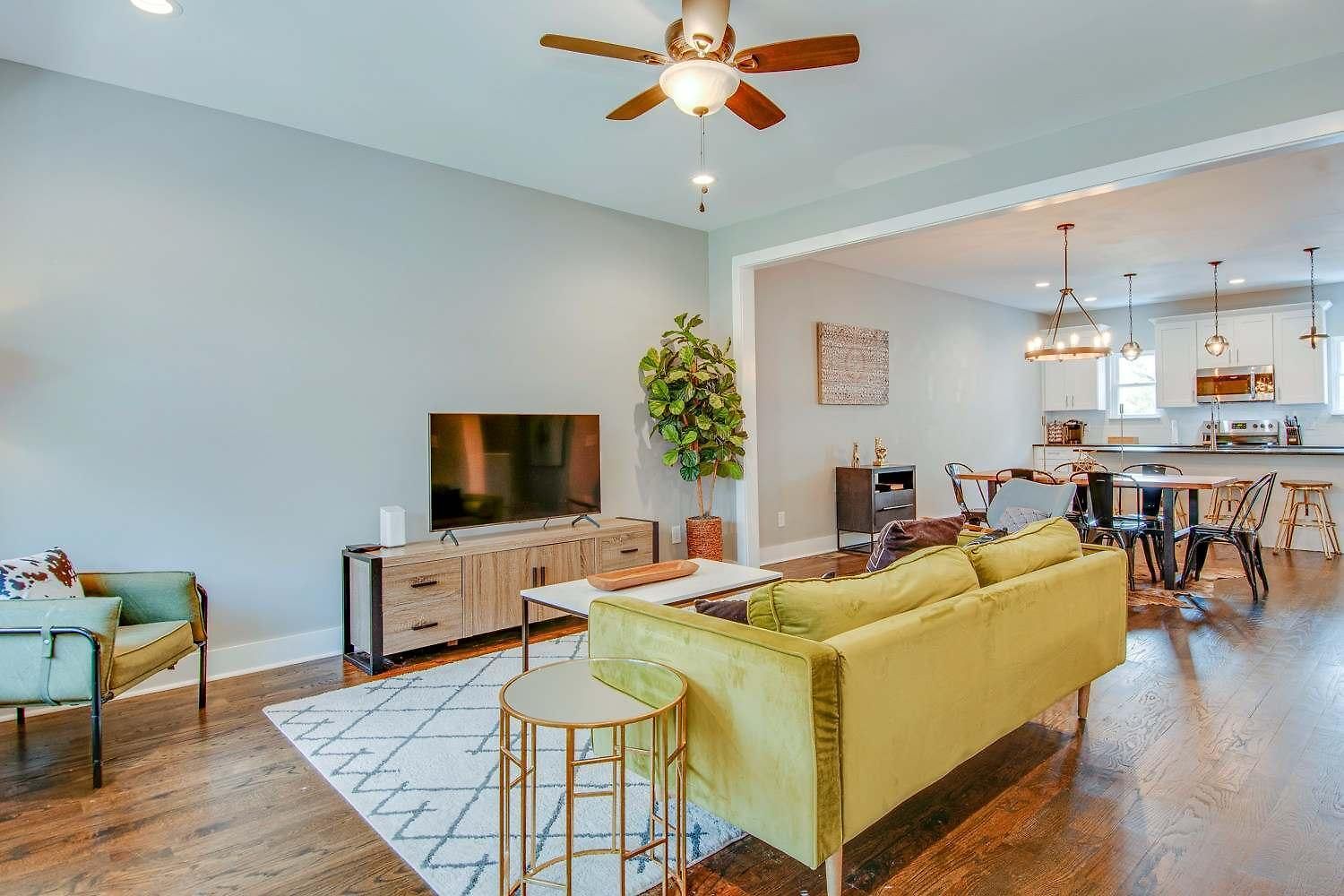 Couple Townhome Getaway Near East * Nashville