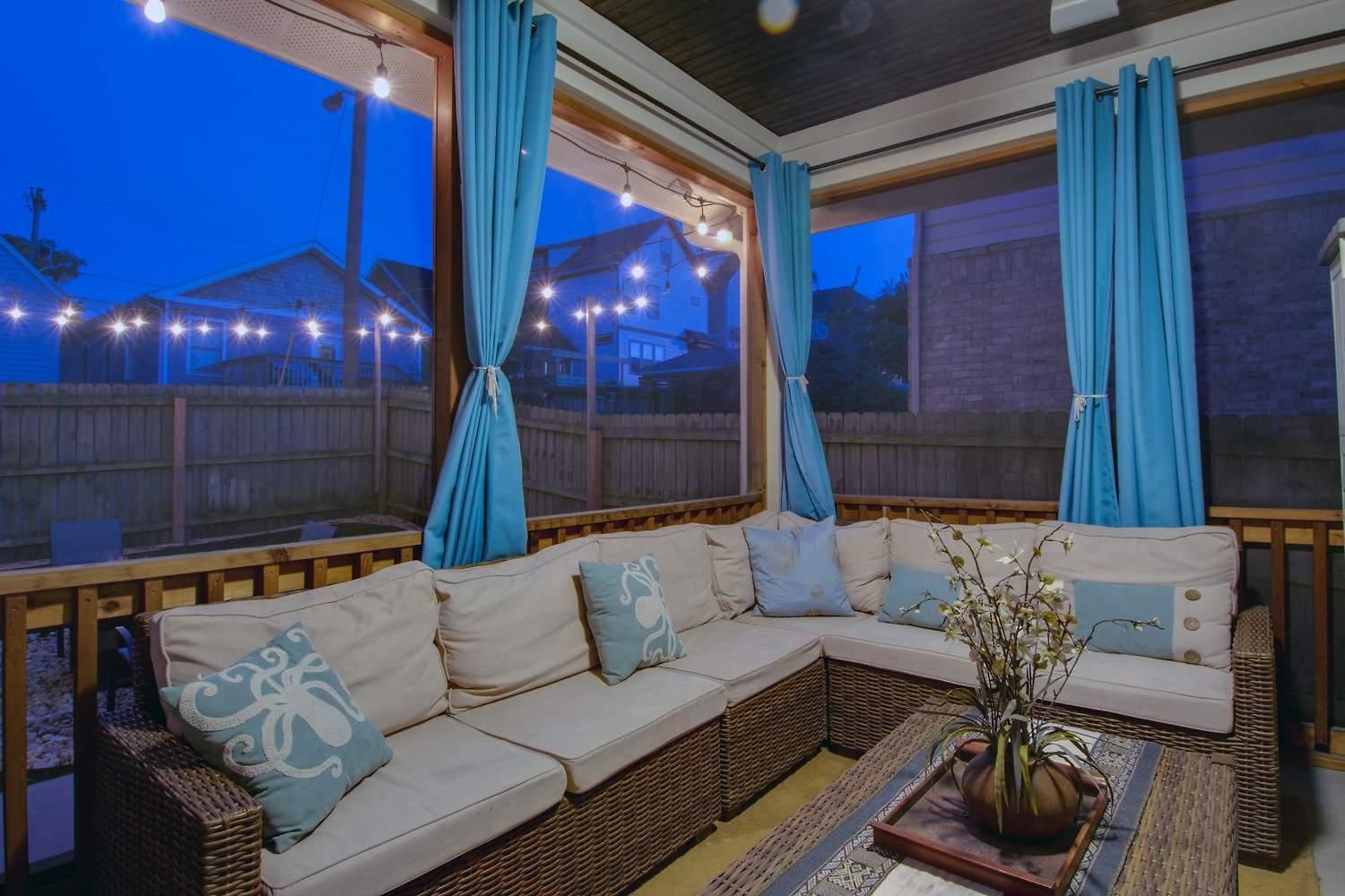 Private Backyard - Near Bicentennial Park