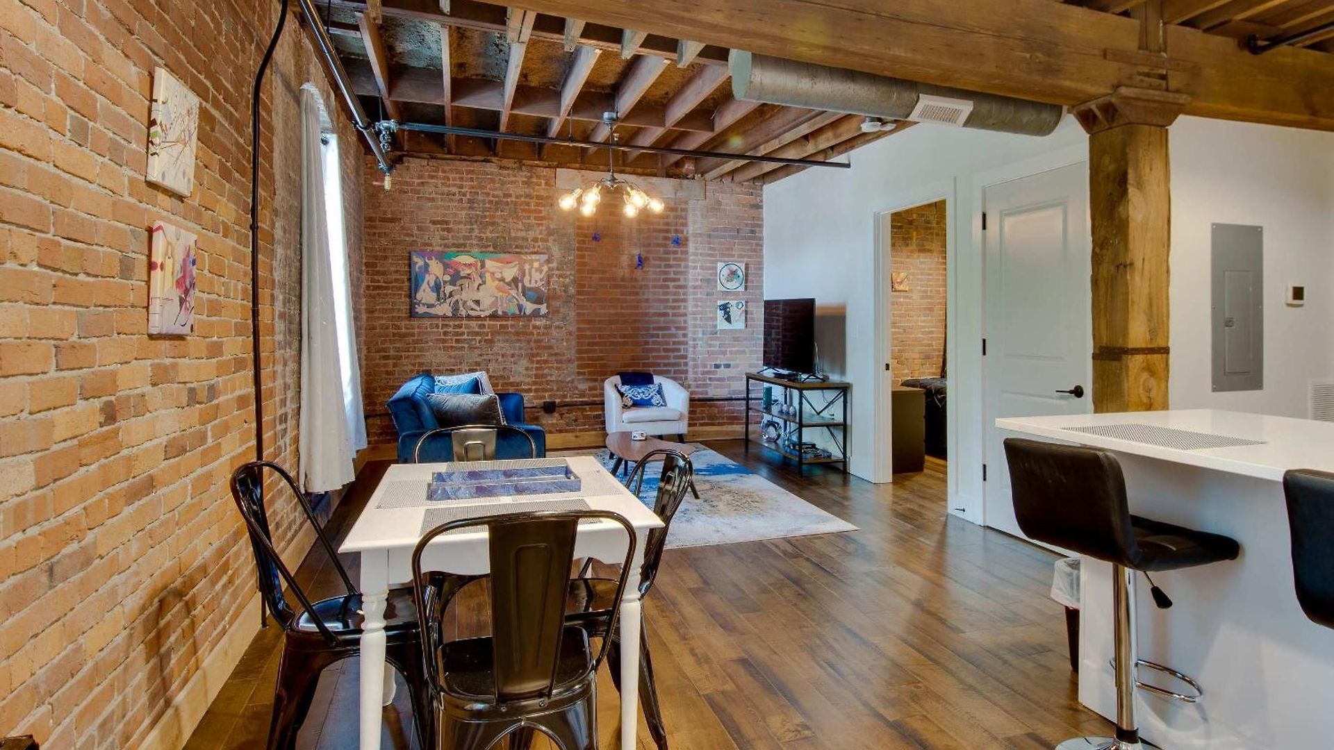 Stellar Sleeps 4 10 Mins From Broadway Holiday home *