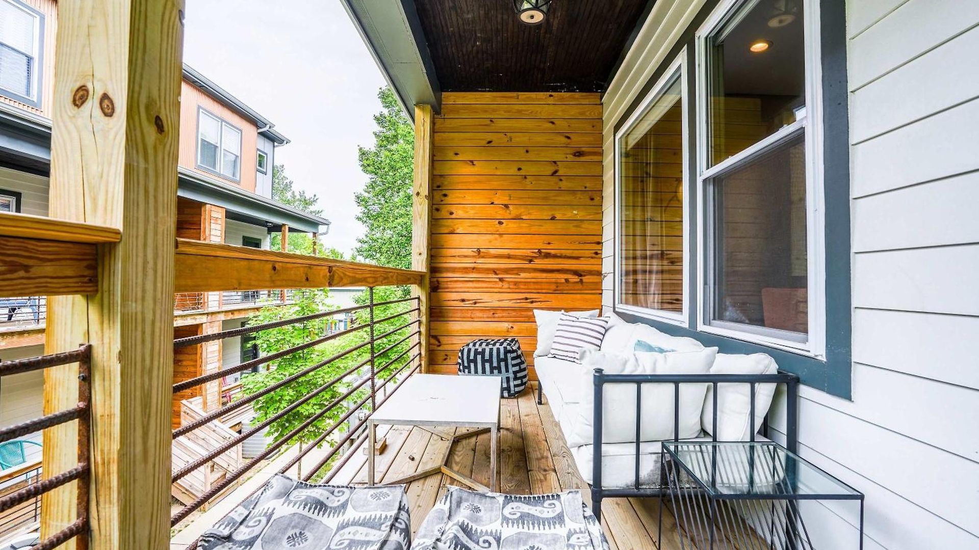Side By Side Townhomes In East Holiday home *