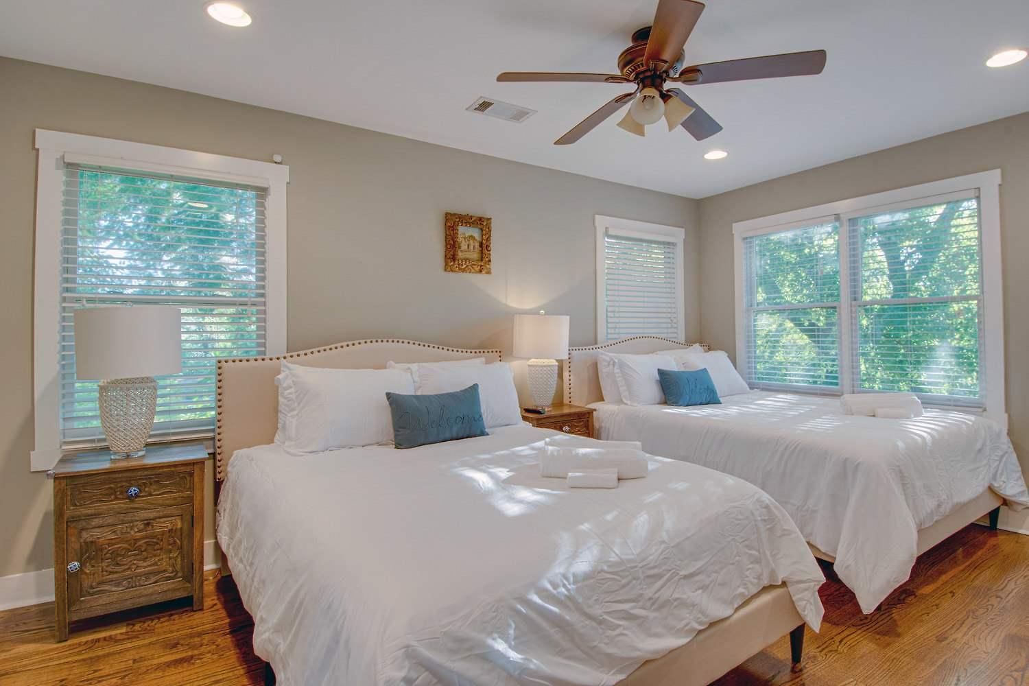 Perfect For Groups - Fenced-in Yard Pet Friendly Holiday home *