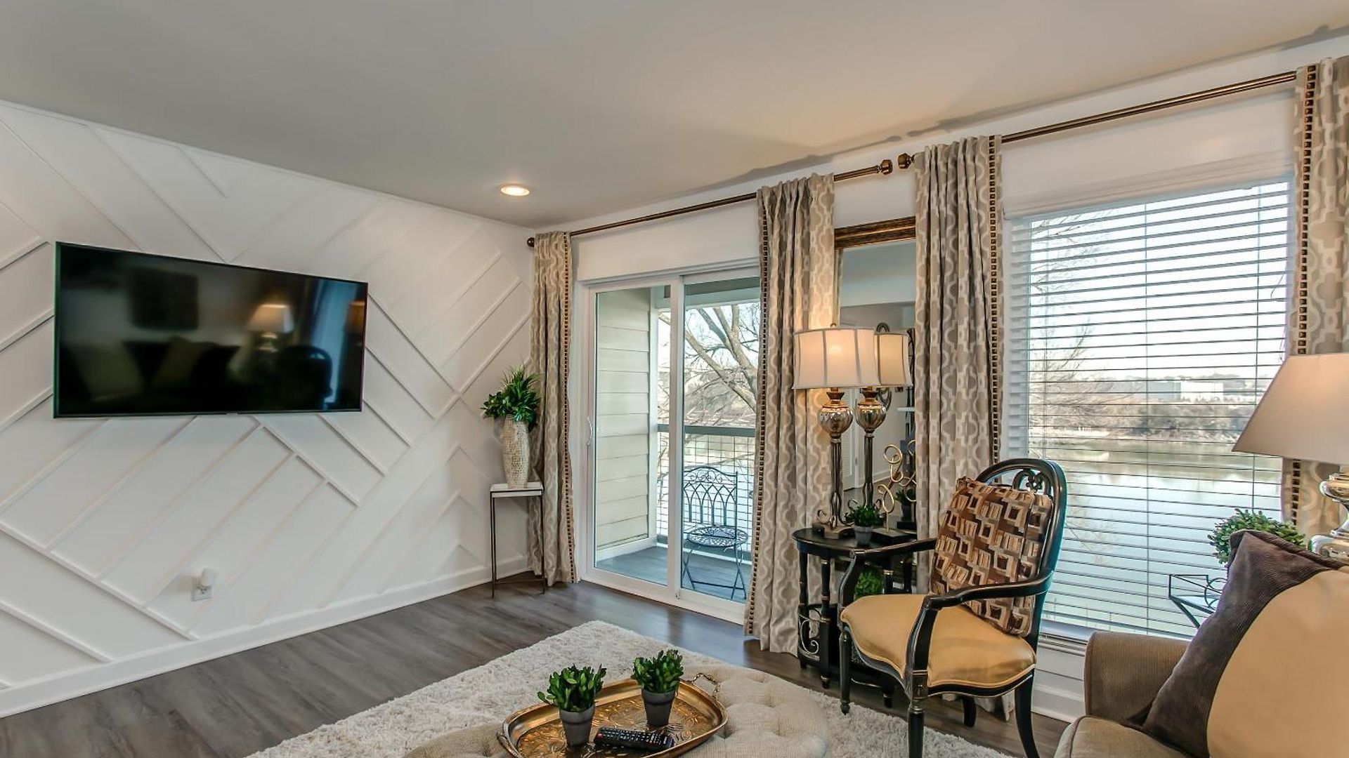 Riverfront Minutes From Broadway Holiday home *
