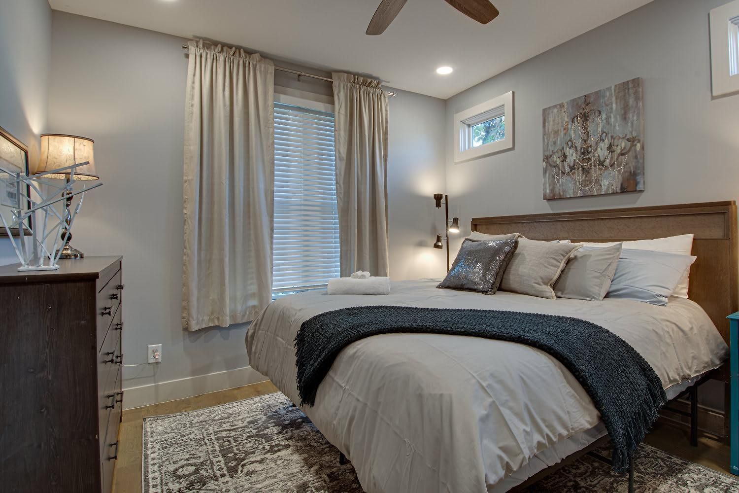 Dual - 1 Mile From Dt Nash & Farmers Market Holiday home *
