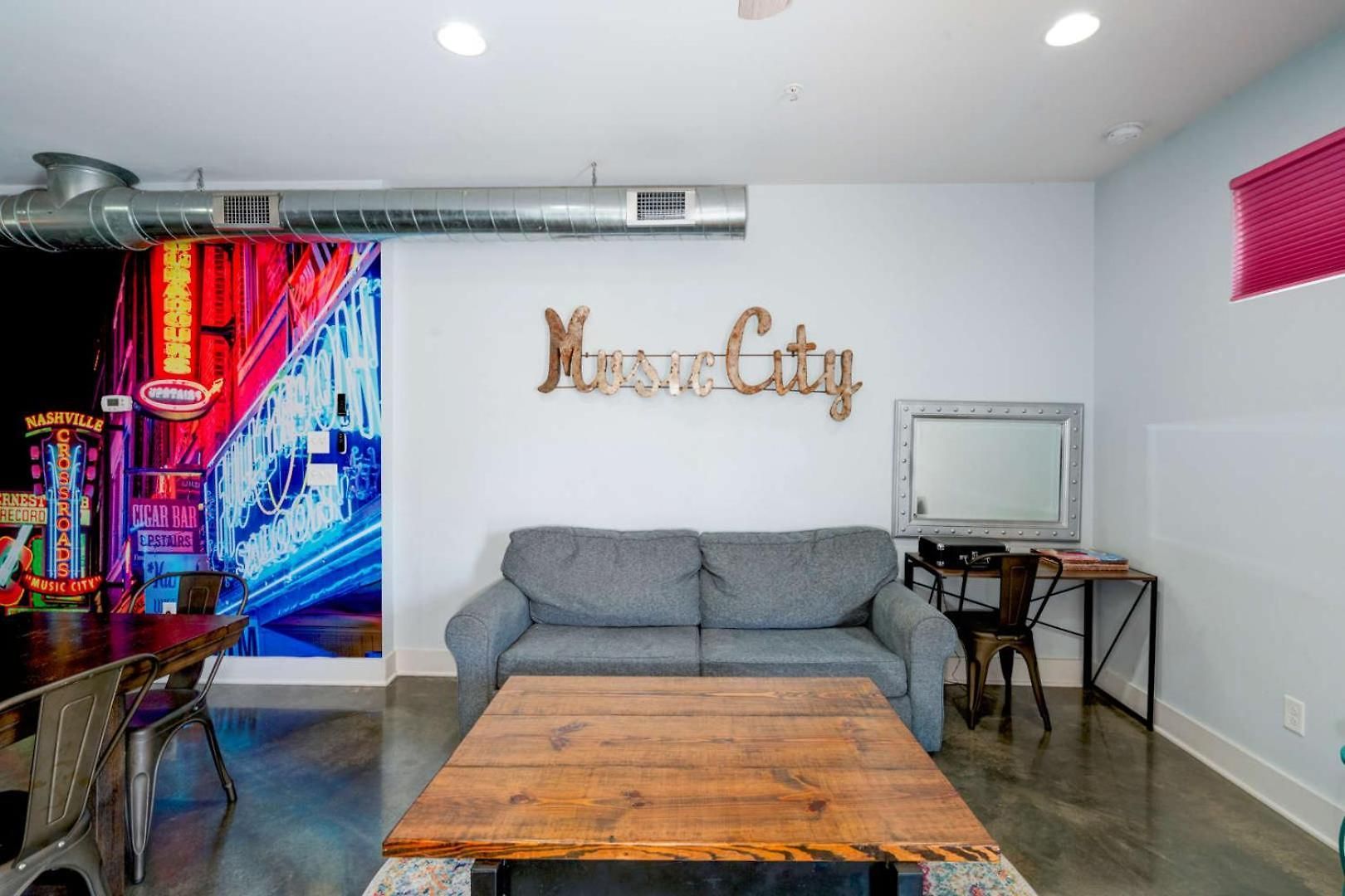 Modern 2 Bdr Townhome Minutes From Downtown Holiday home *