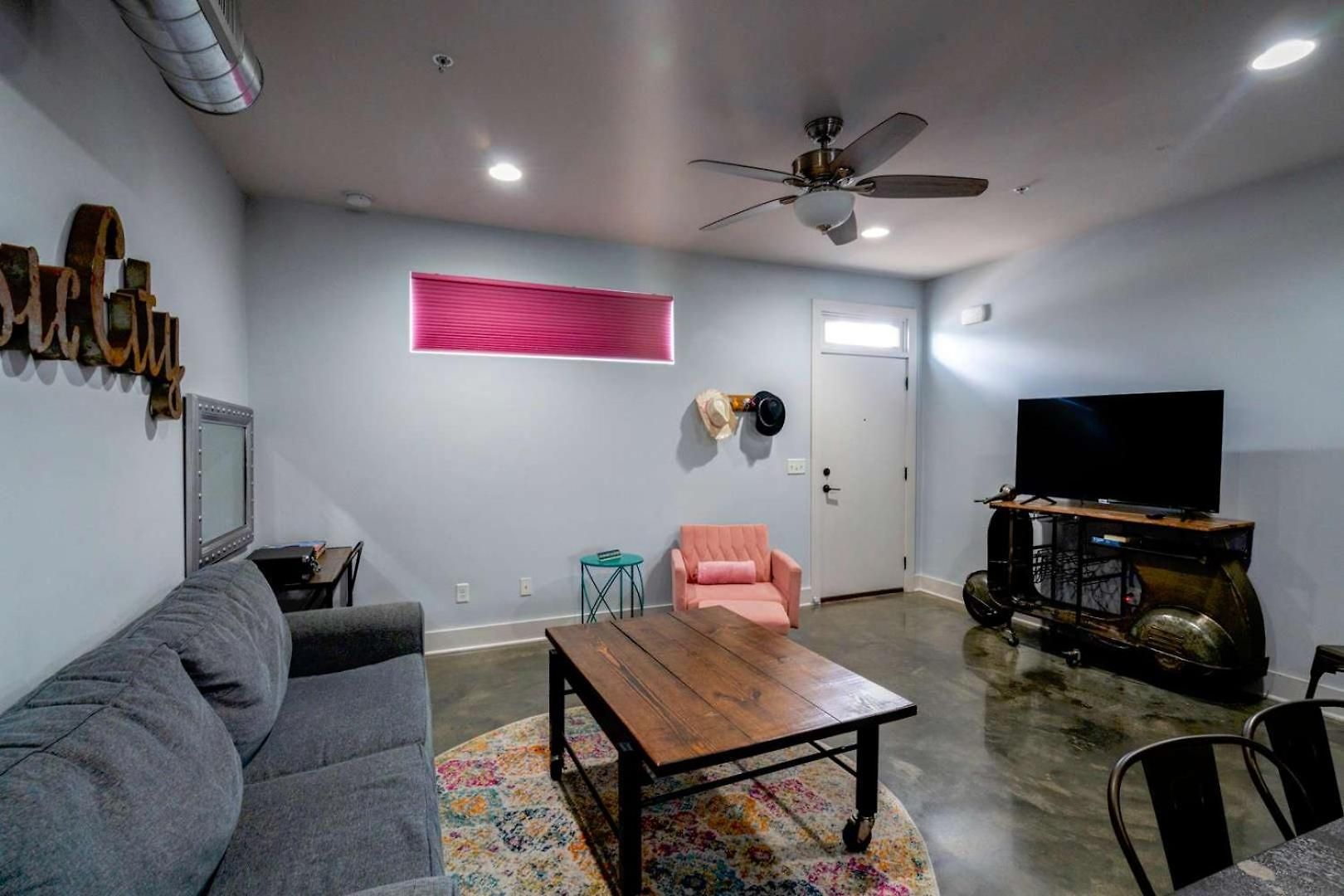 Modern 2 Bdr Townhome Minutes From Downtown