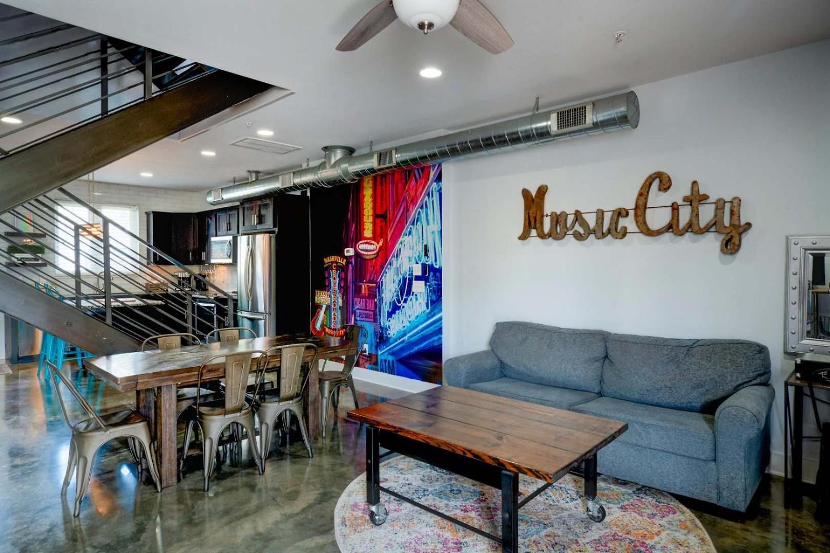 Modern 2 Bdr Townhome Minutes From Downtown *