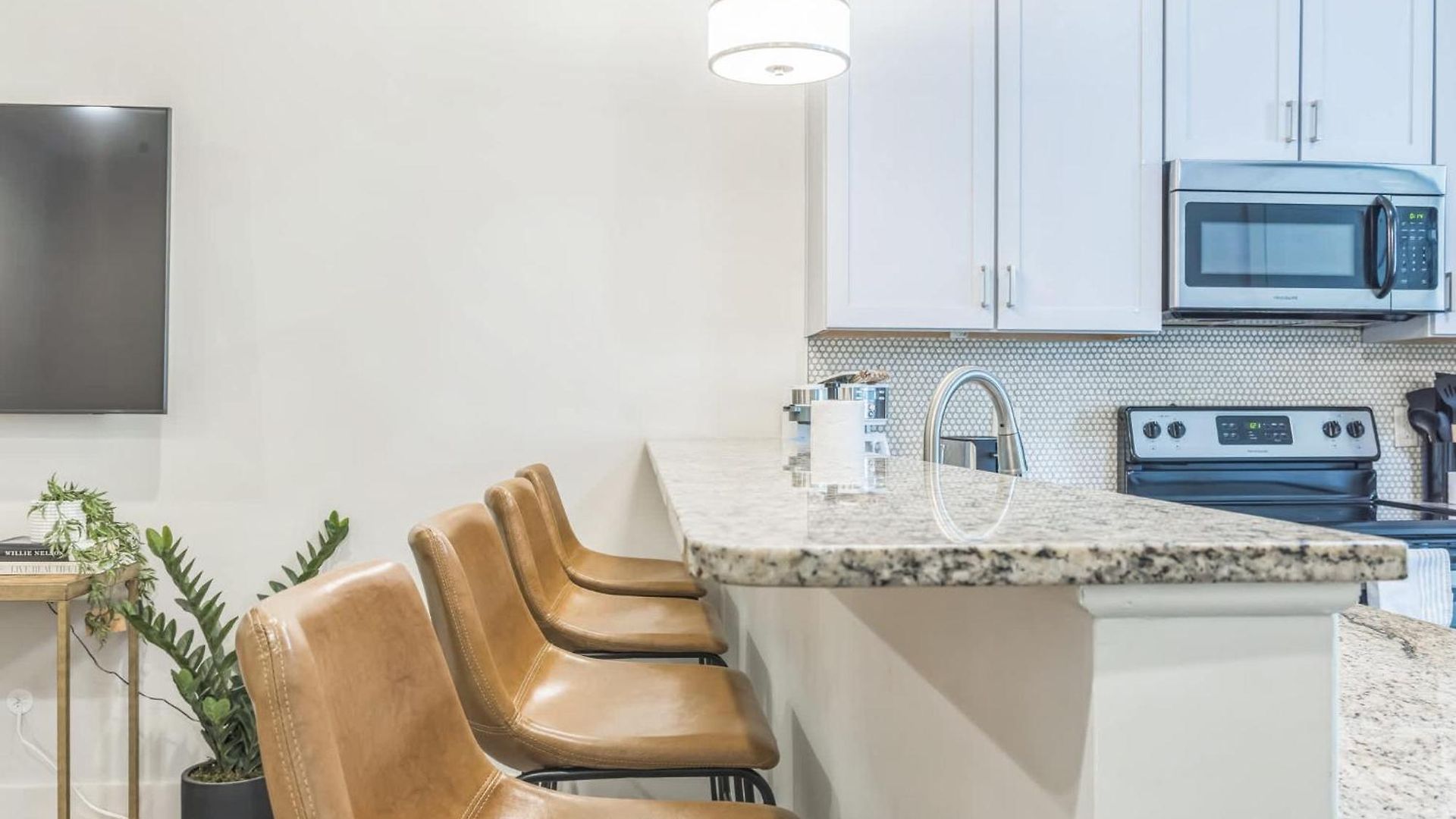Chic For 4 Near West End * Nashville