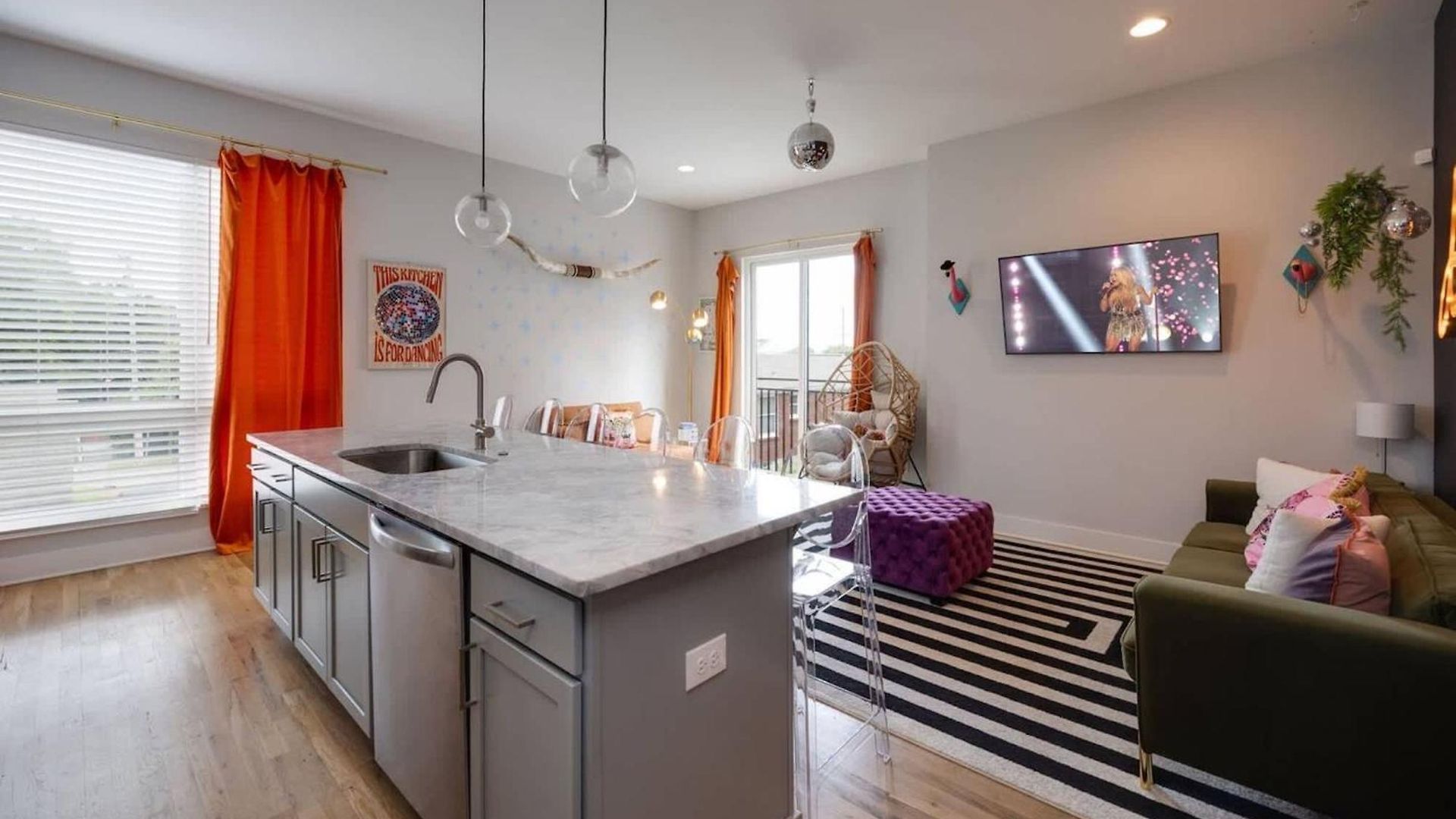 Dolly's Disco - Stylish 2 Bdr Holiday home