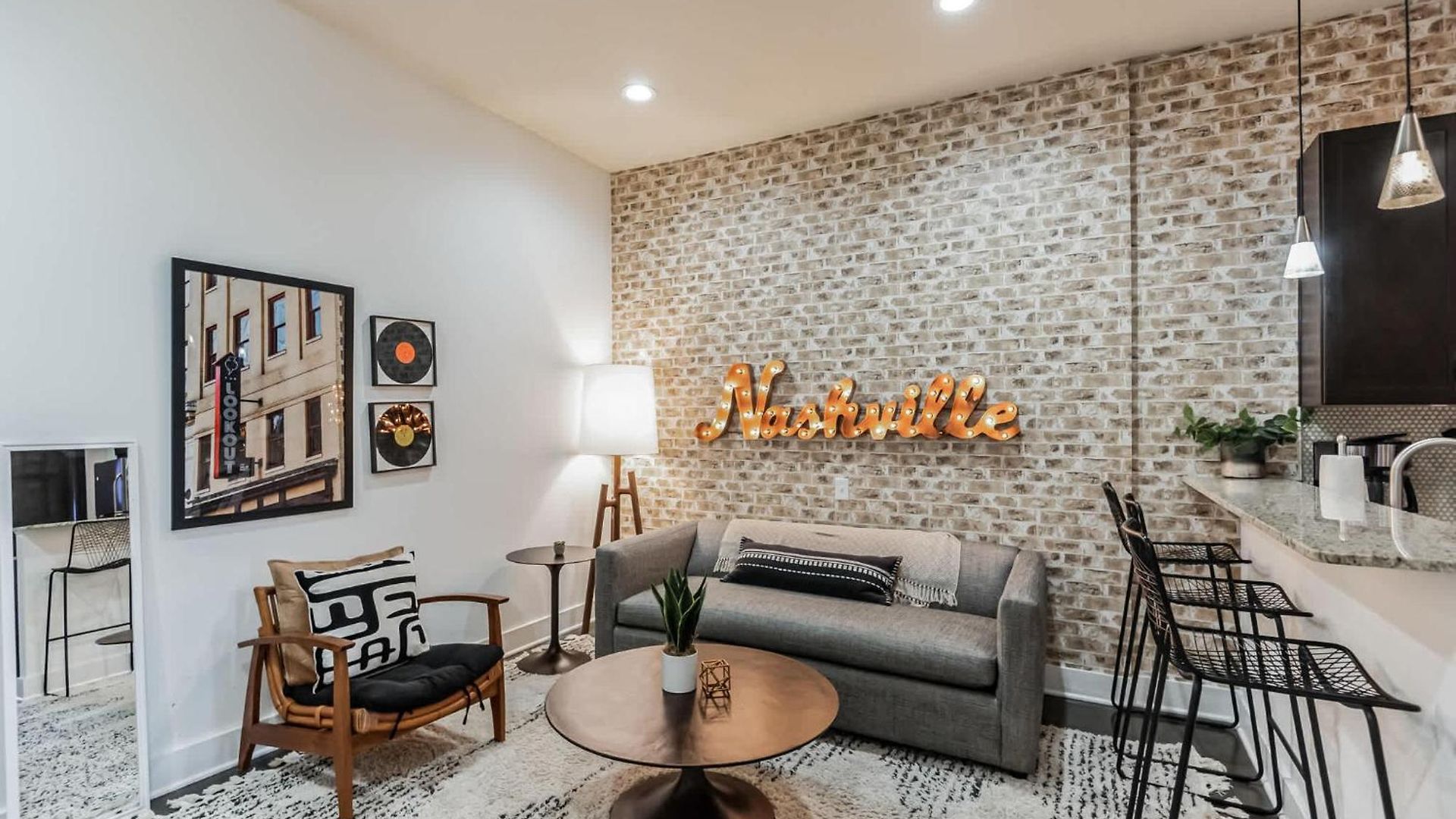 1 Bdr Loft Near The Parthenon Nashville