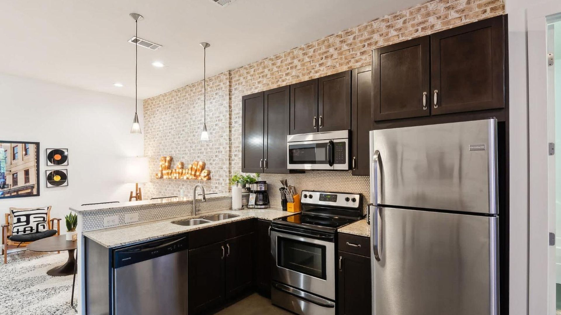 1 Bdr Loft Near The Parthenon * Nashville