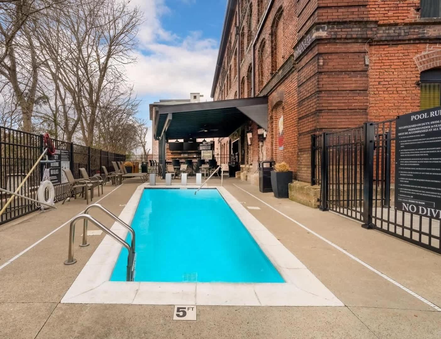 Charming Historic Loft Near Centennial Park Holiday home *
