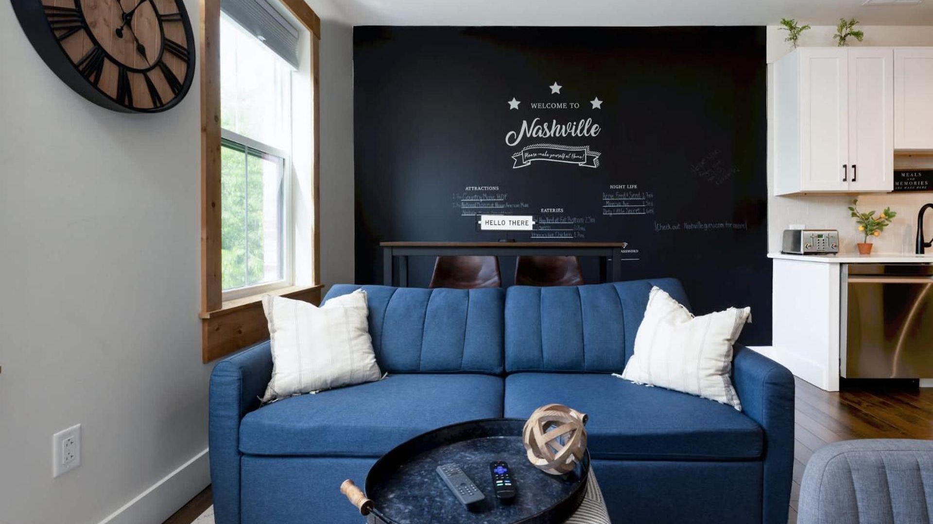 Charming Historic Loft Near Centennial Park *