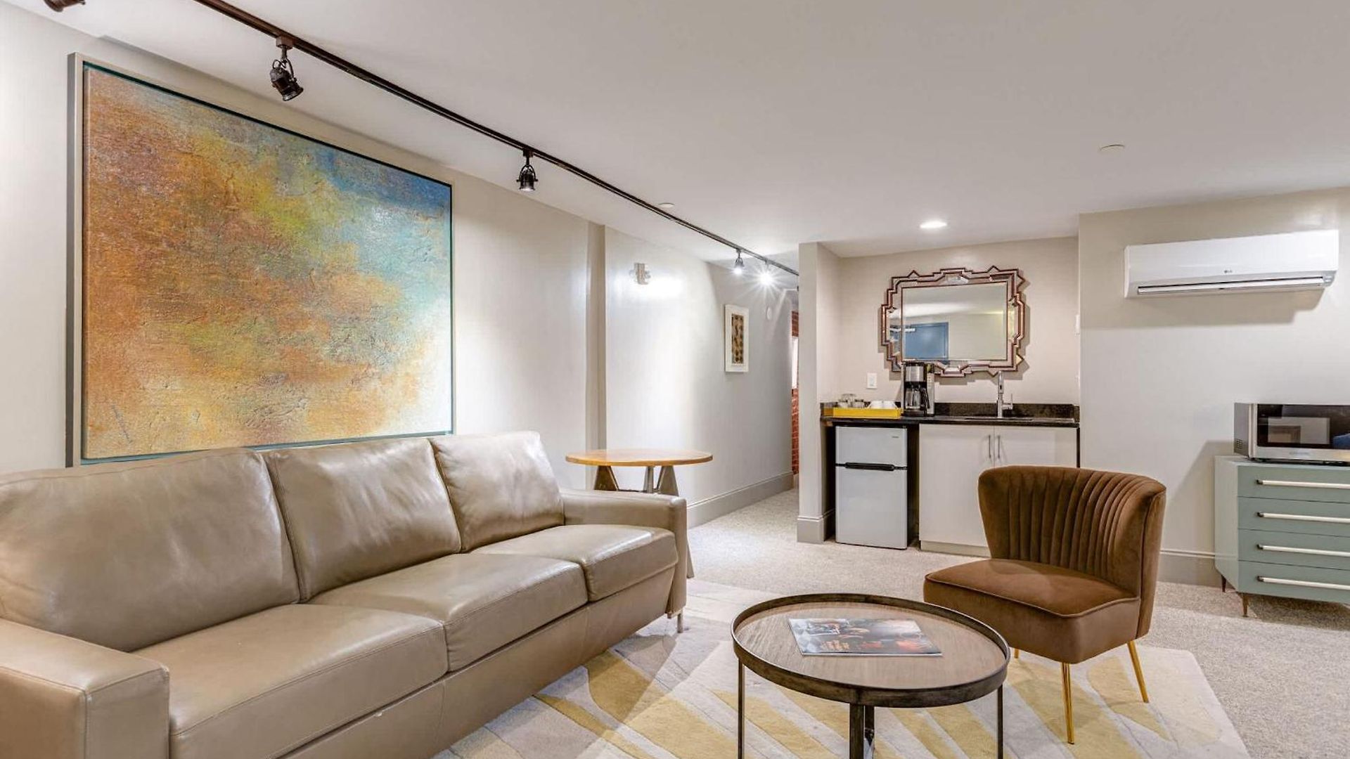 Retreat For 4 Near Dt Walk To Broadway Apartment