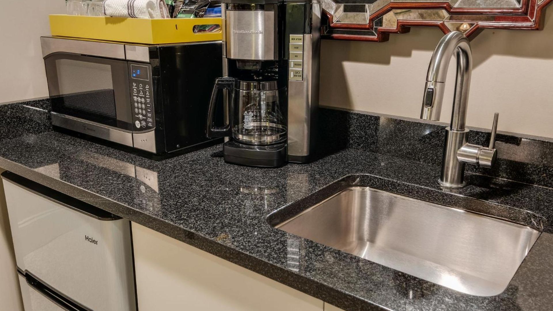 Retreat For 4 Near Dt Walk To Broadway *
