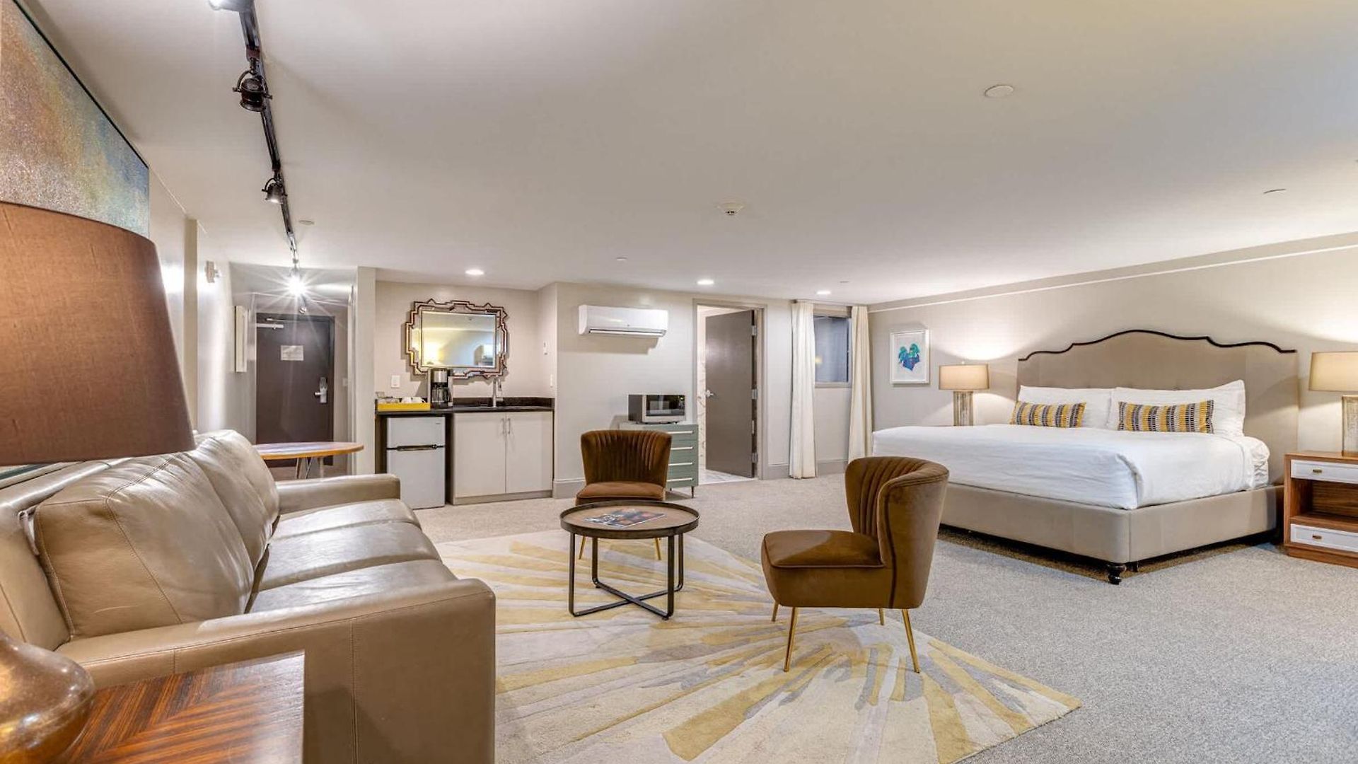 Retreat For 4 Near Dt Walk To Broadway