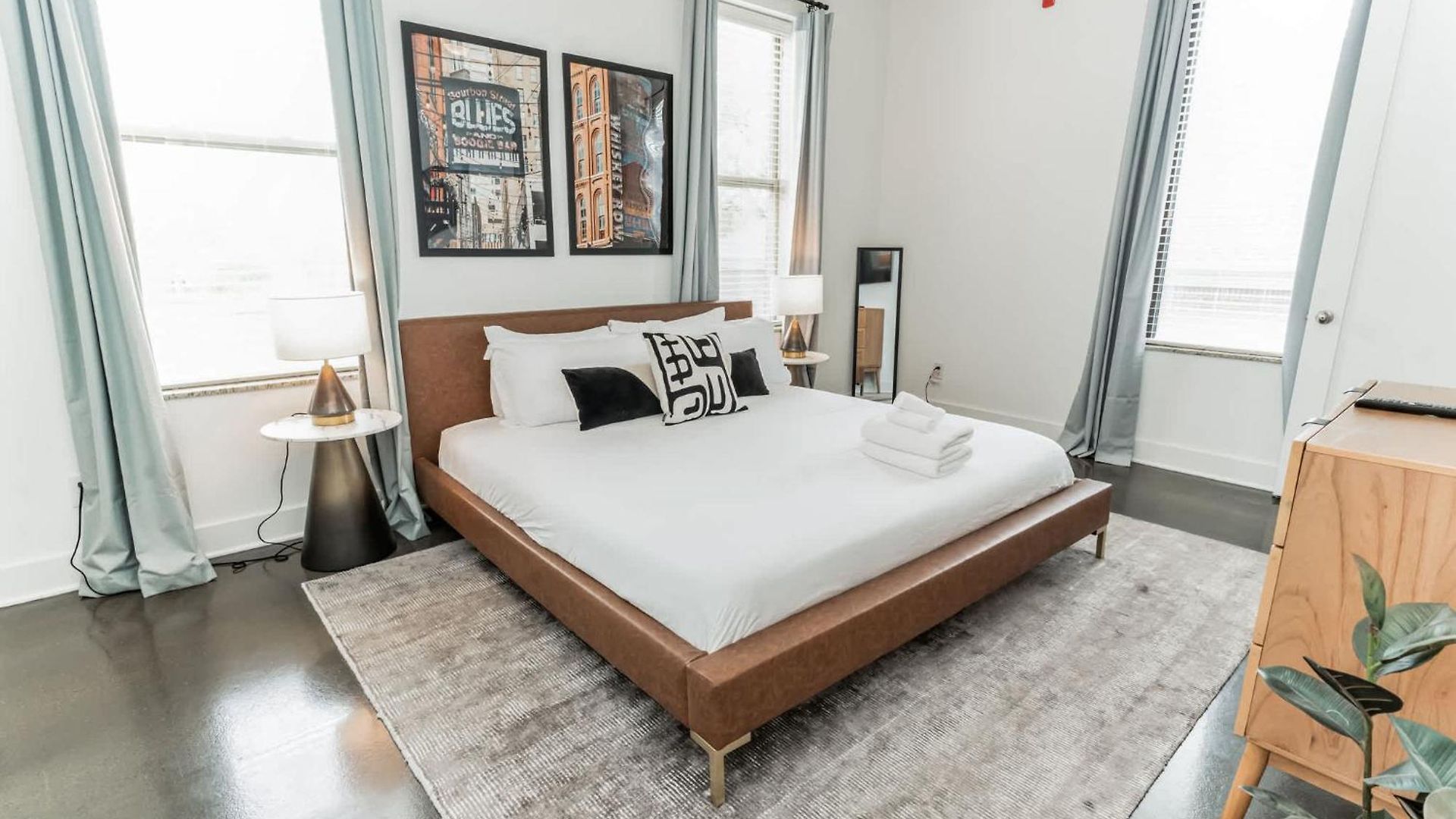 Modern Loft Near West End Holiday home