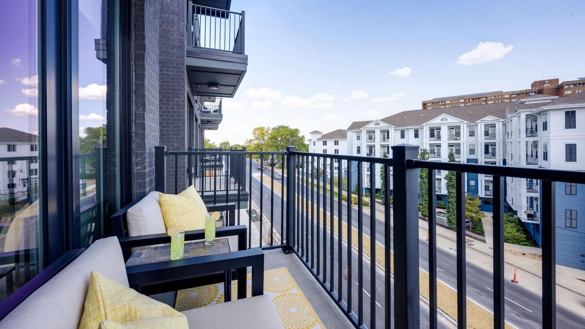 West End Getaway For 5 With Pool *