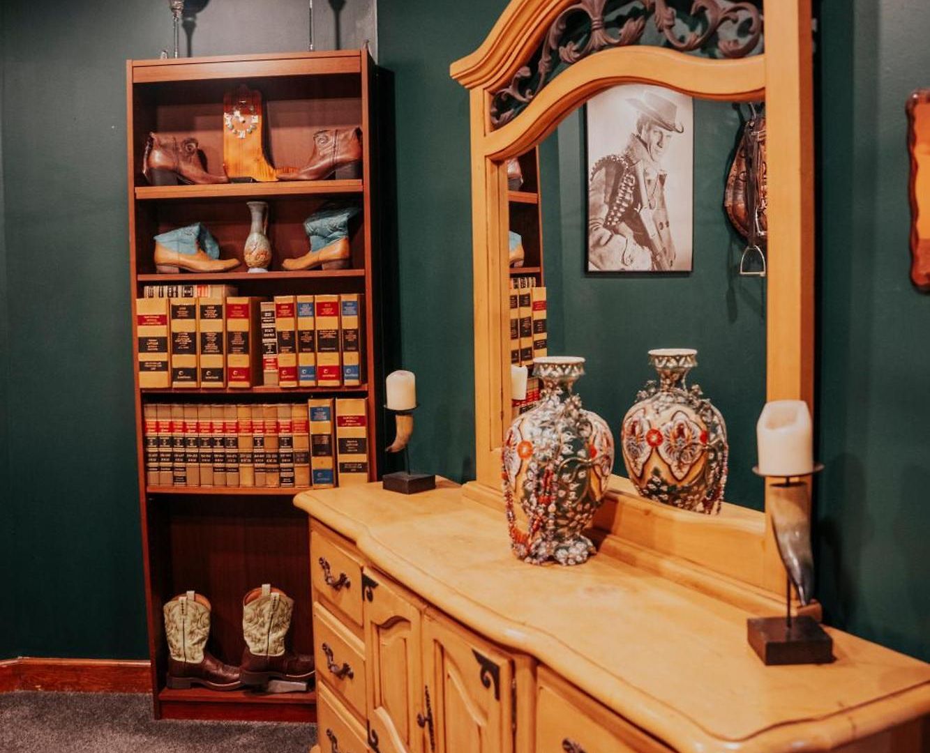 Broadway 4br 2bth 2500sf Art Gallery And Steam * Nashville