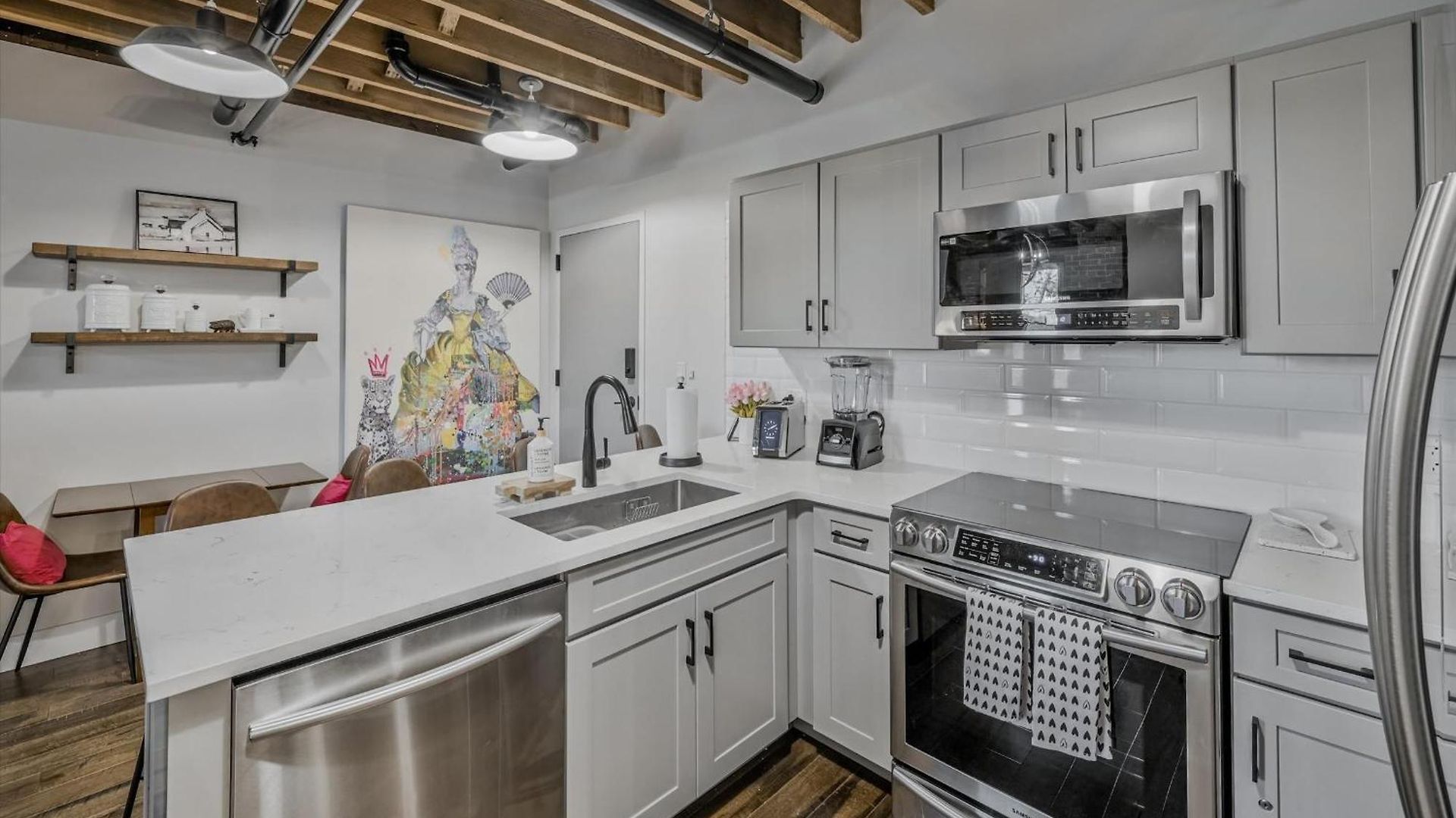 Apartment Luxe Loft With Speakeasy Parking And 2 Mi To Broadway
