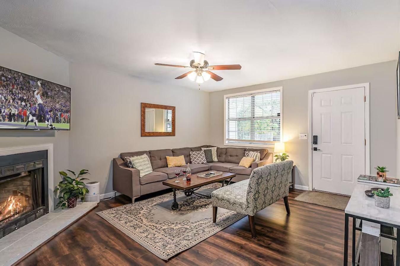 Apartment 3 Units - Sleeps 24 - Mins To Downtown And Airport