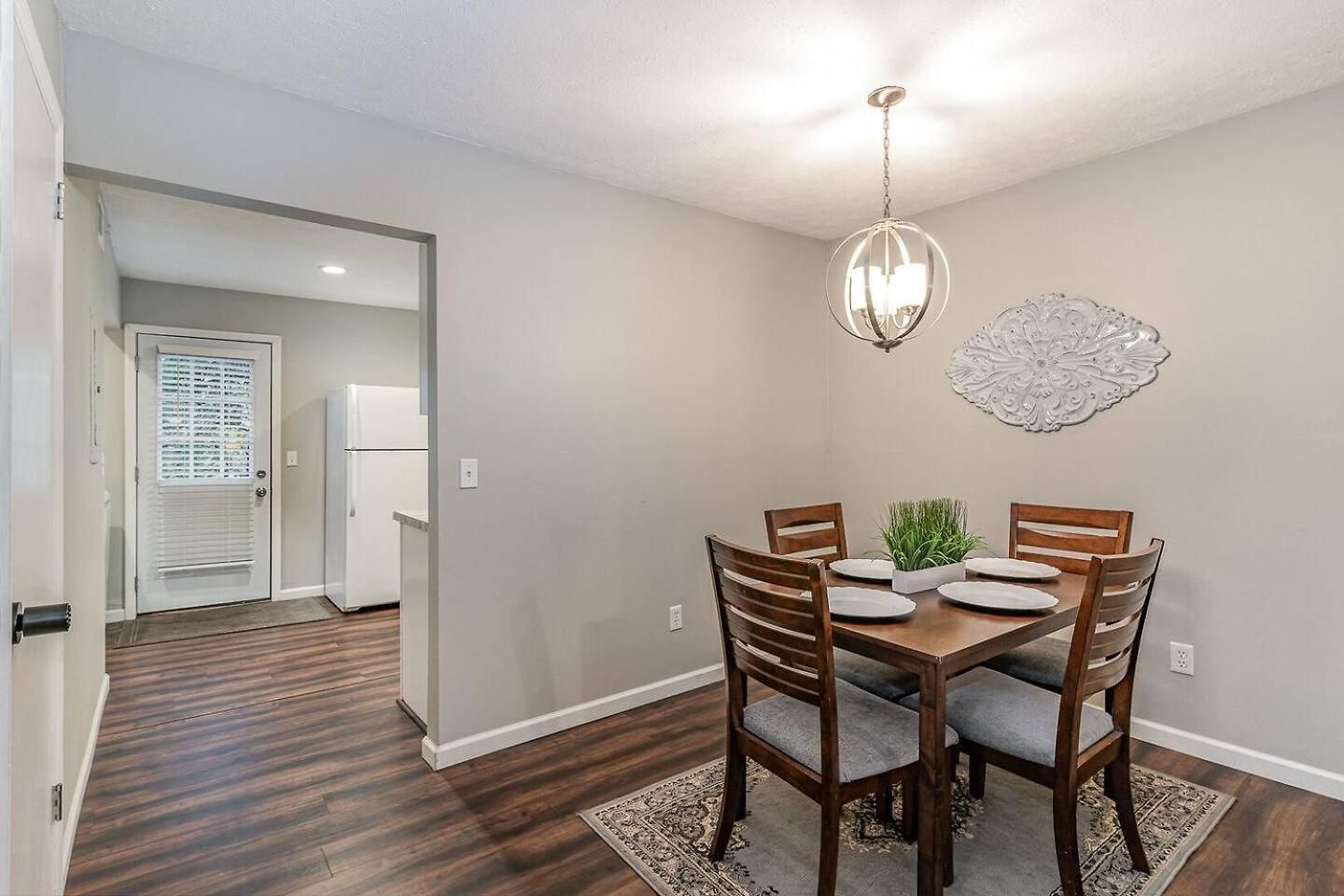 3 Units - Sleeps 24 - Mins To Downtown And Airport Apartment