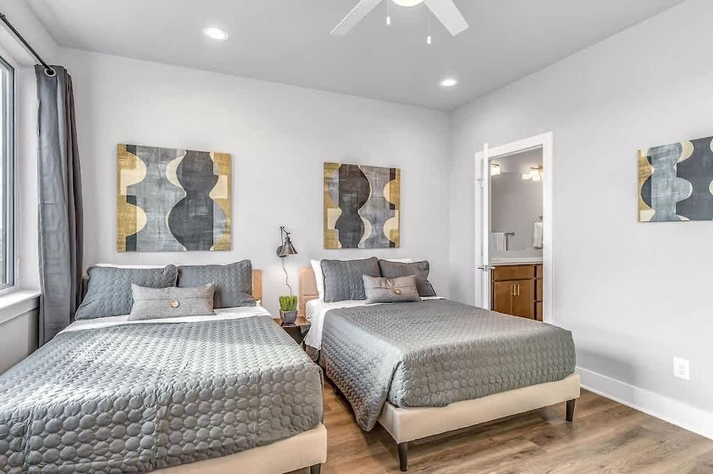 2 Townhomes - Sleeps 24-rooftop Patios Holiday home *