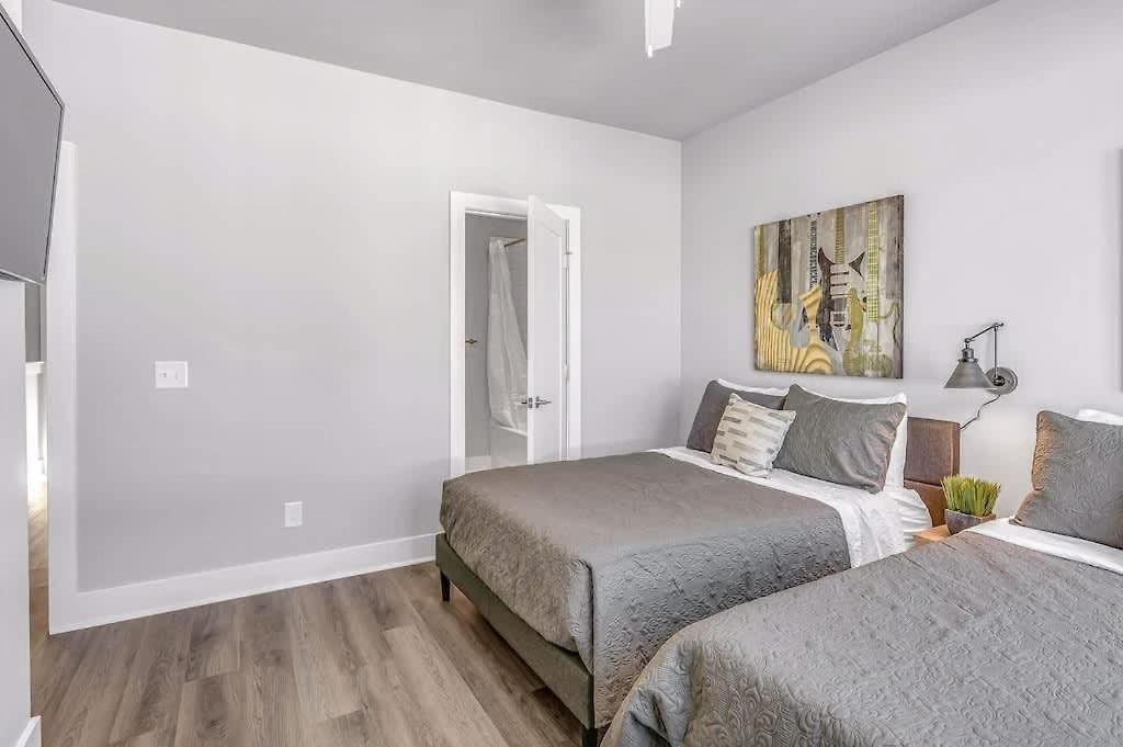 Holiday home 2 Townhomes - Sleeps 24-rooftop Patios