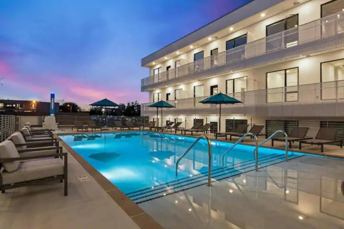 Downtown Luxury Pool Gym Free Parking 312 Holiday home Nashville