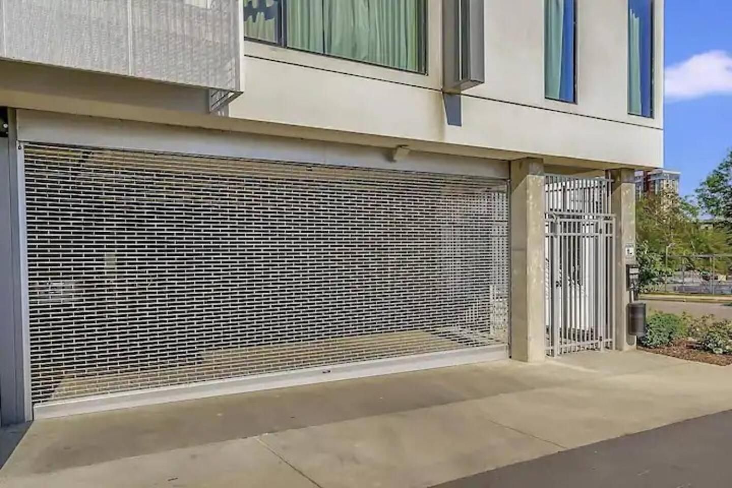 Holiday home Downtown Luxury Pool Gym Free Parking 312