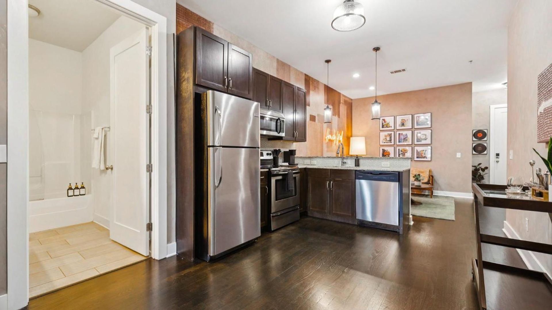 Neon Daes Amazing 1 Bedroom Near Vandy And Broadway
