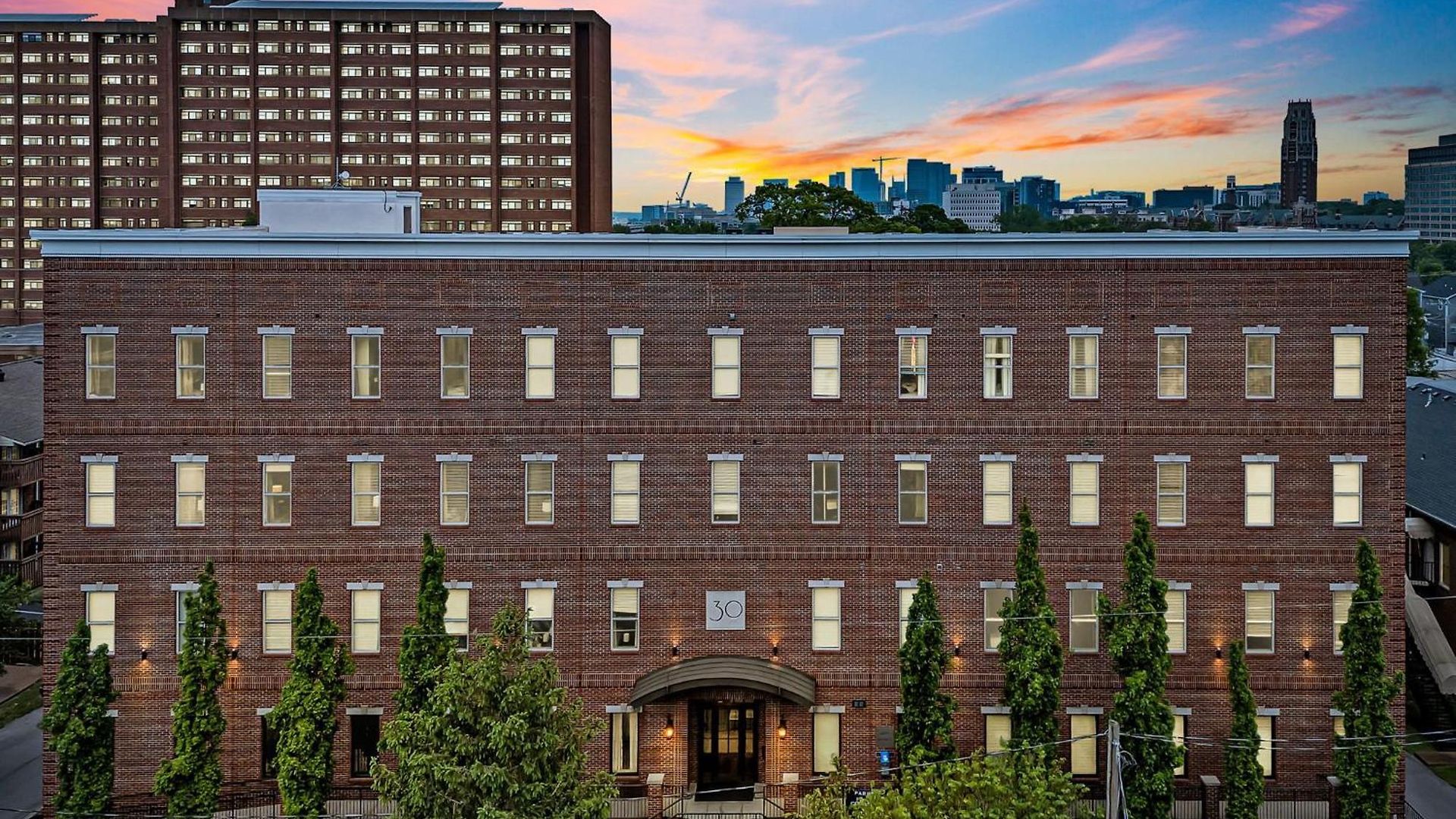 Neon Daes Amazing 1 Bedroom Near Vandy And Broadway