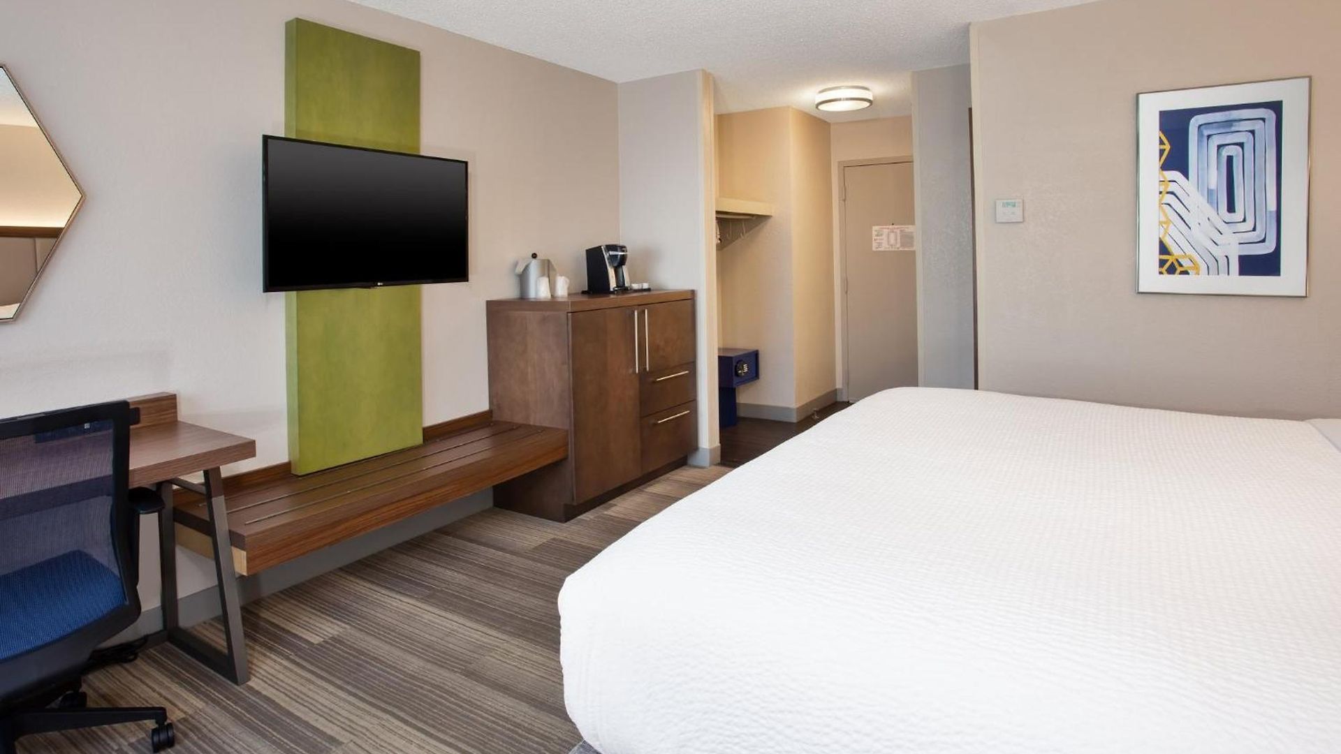 Hotel Express Airport By Ihg Nashville