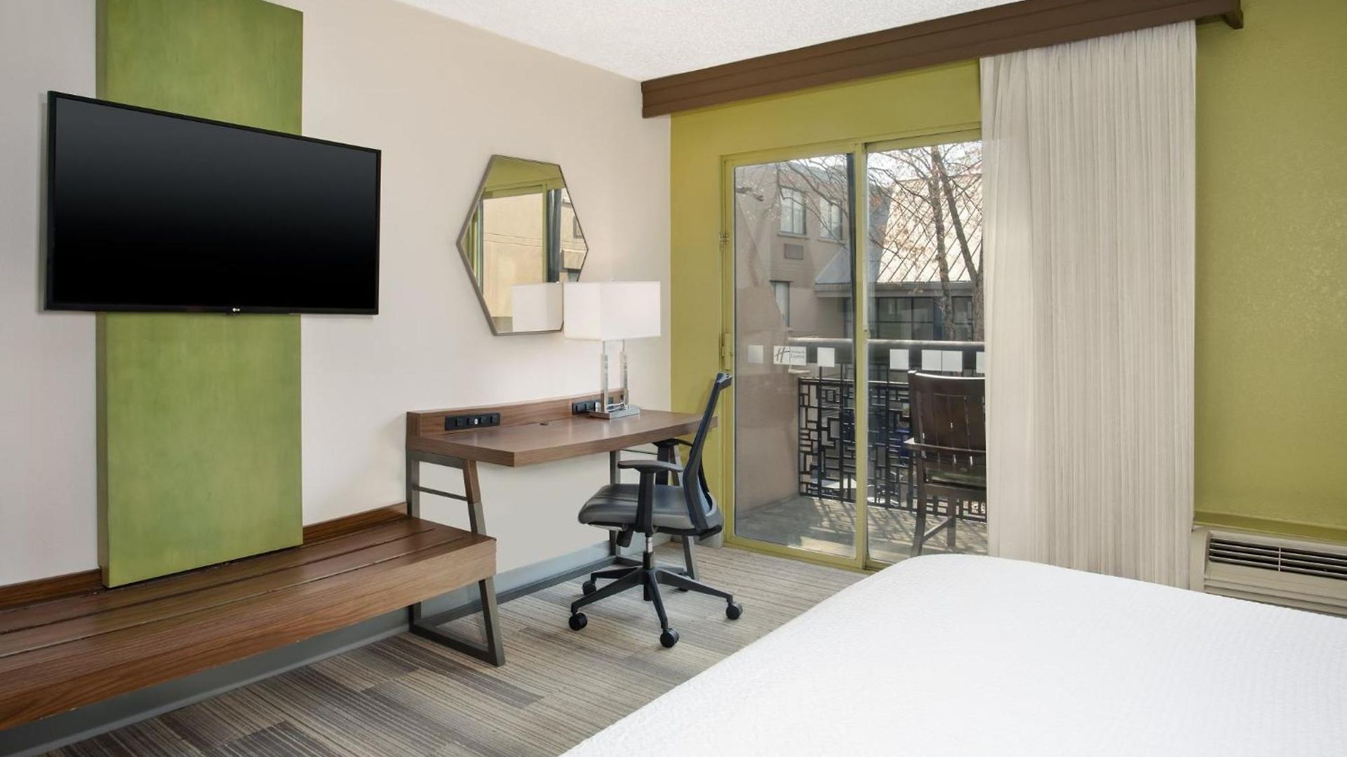 Hotel Express Airport By Ihg 3*