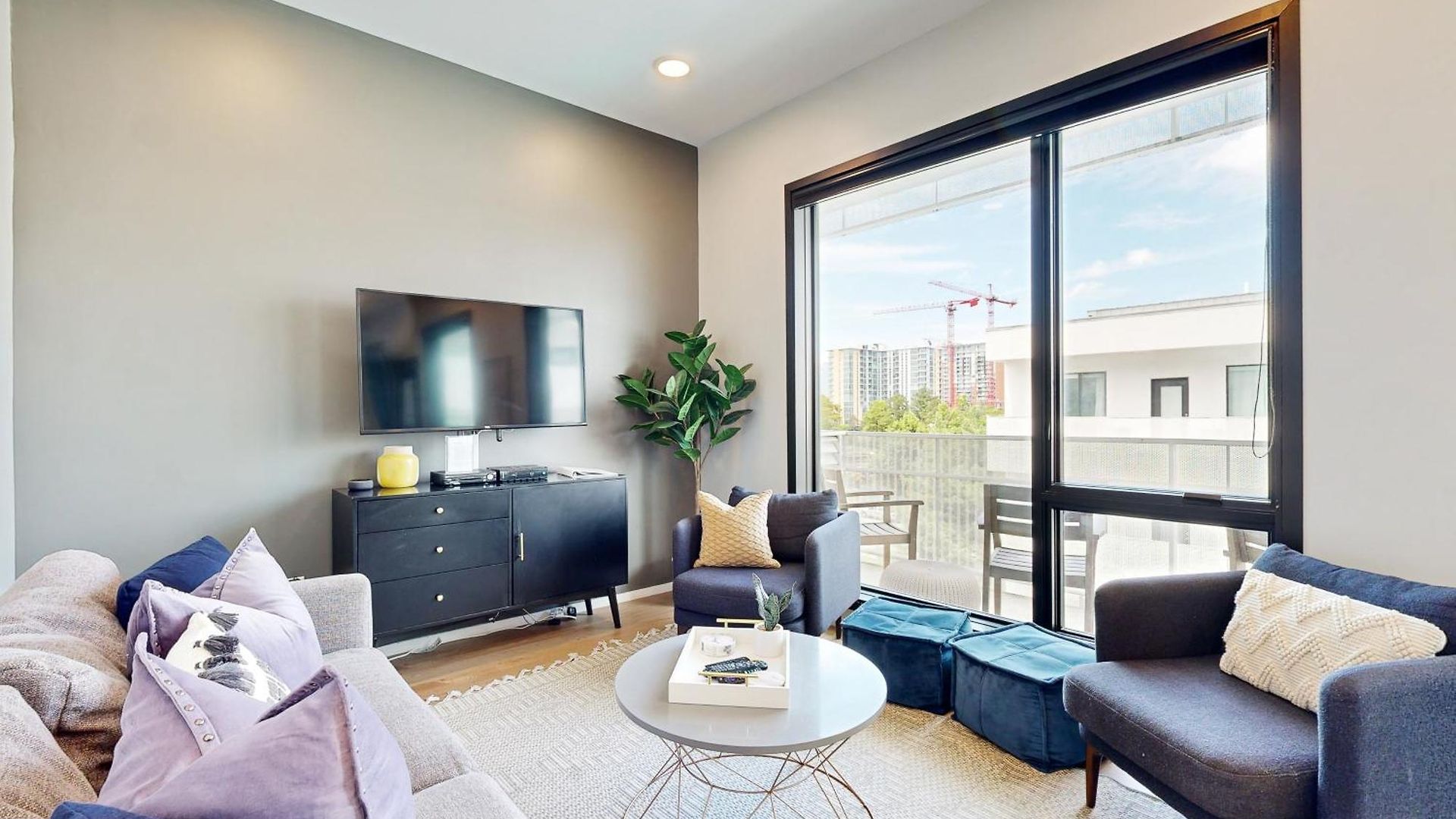 Apartment Illume 303 *