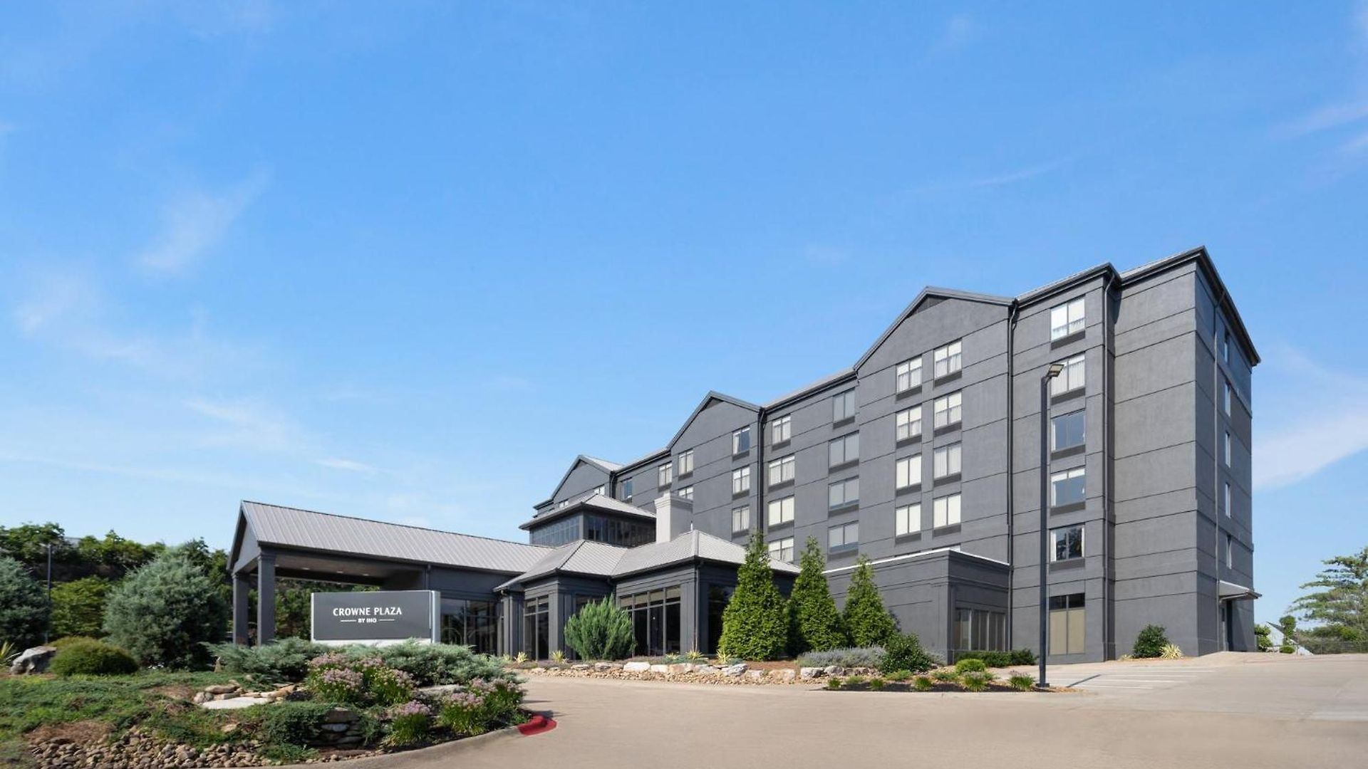 Crowne Plaza Airport By Ihg 3*