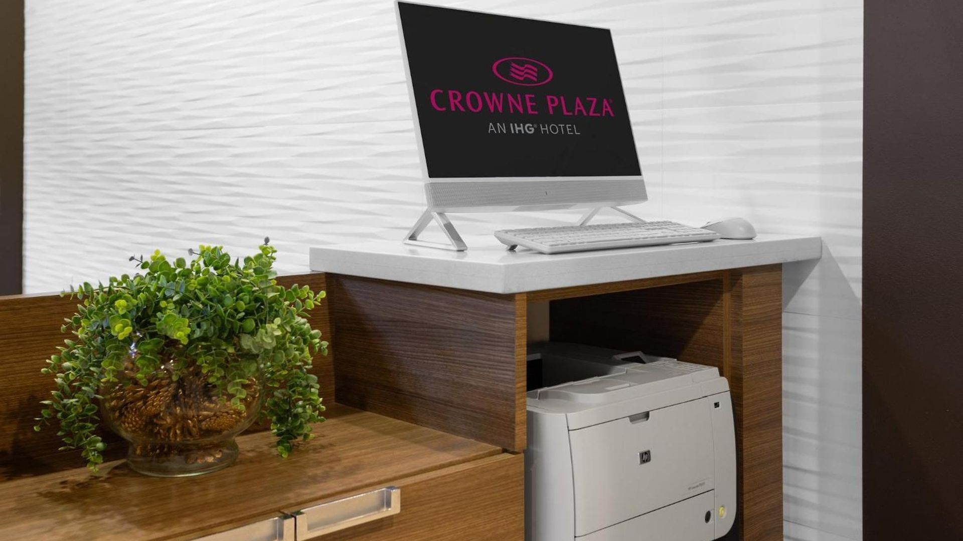 Crowne Plaza Airport By Ihg