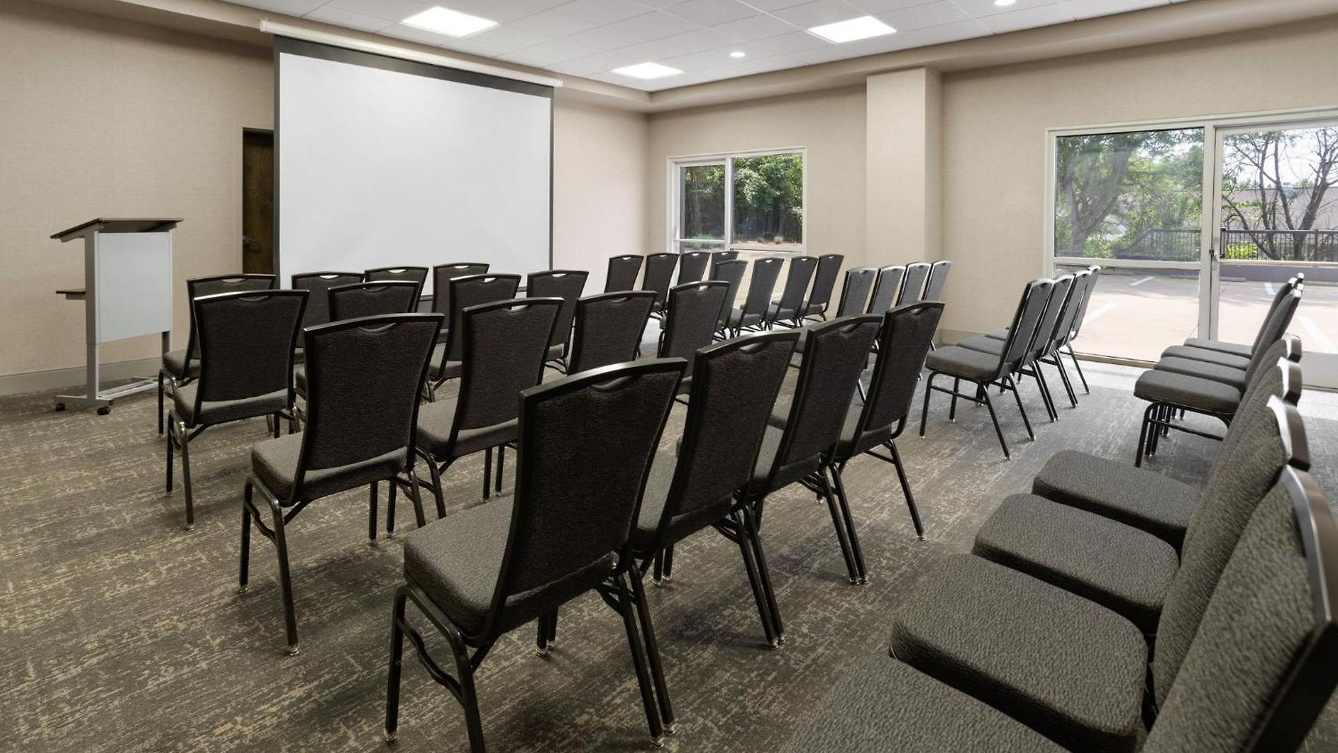Hotel Crowne Plaza Airport By Ihg 3*