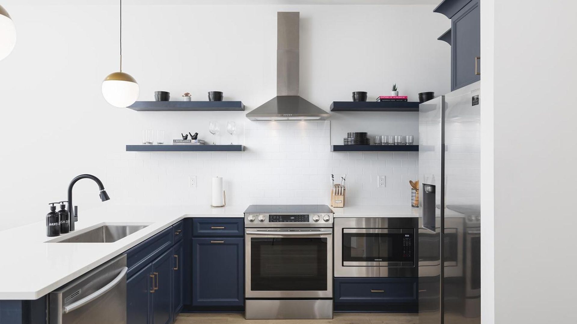 Apartment 3 Miles To Downtown Broadway Bars - Walk To Coffee From *