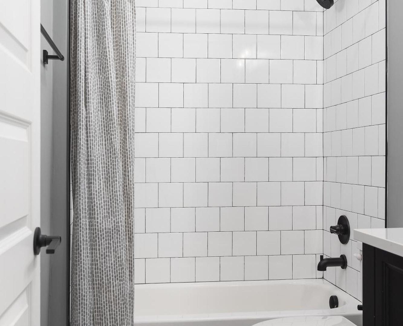 Apartment With Free Parking, 3 Mi Downtown & Stadium, By Coffee