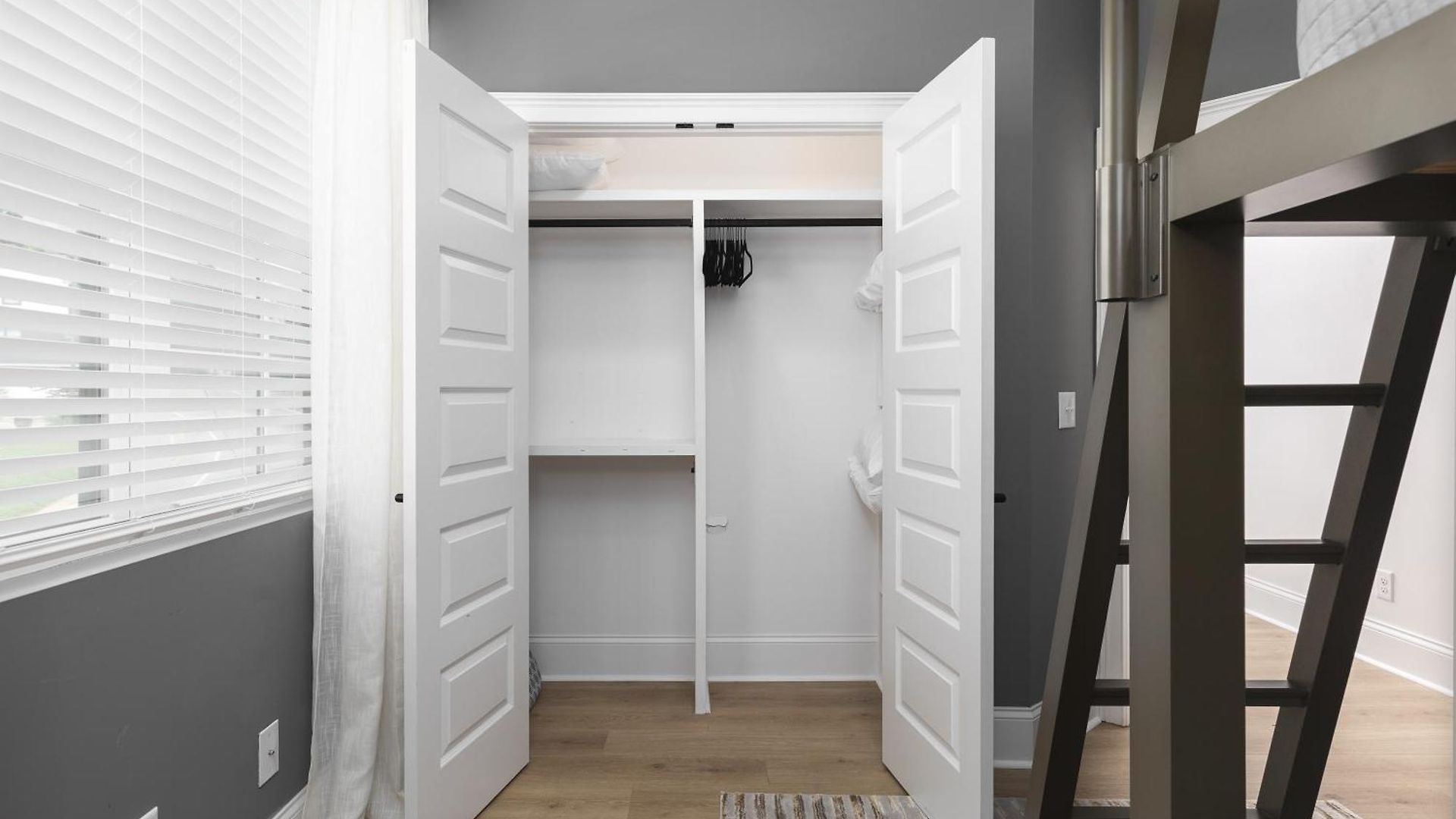 With Free Parking, 3 Mi Downtown & Stadium, By Coffee Apartment Nashville
