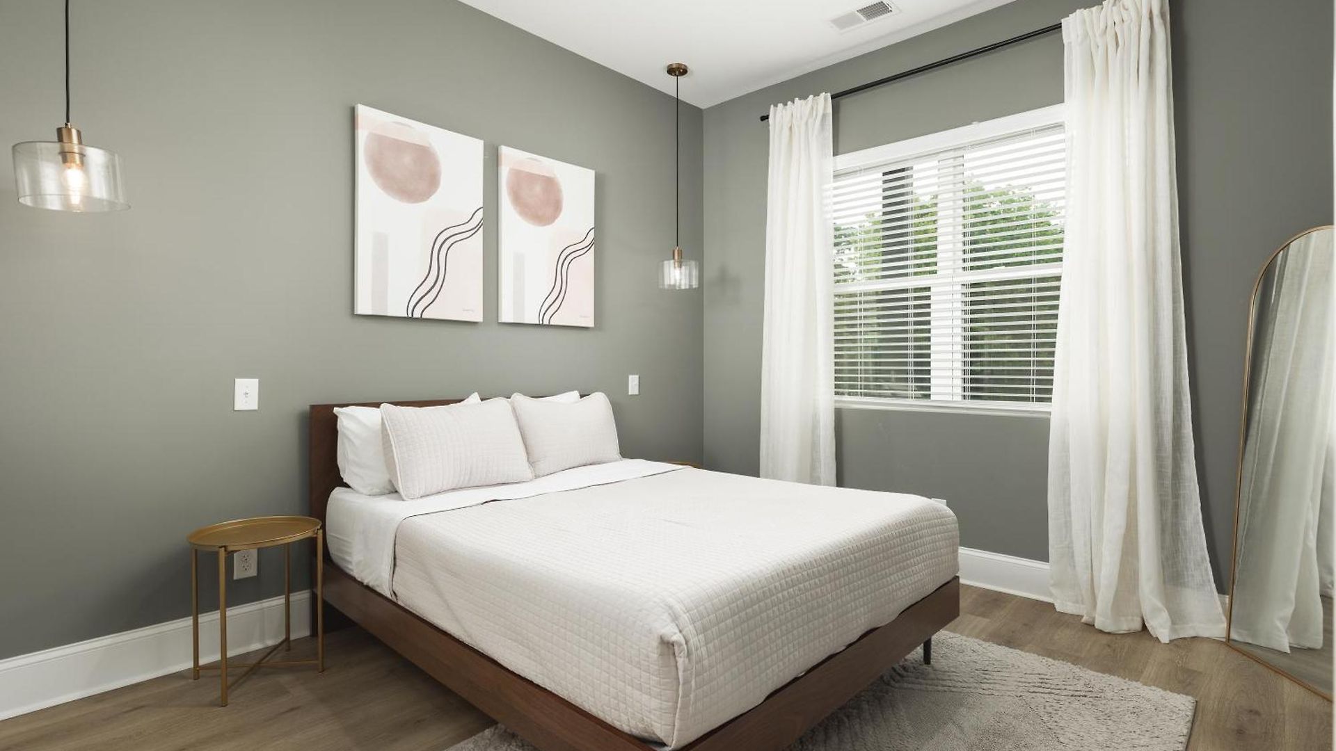 With Free Parking, 3 Miles Downtown, Near Restaurants Apartment Nashville