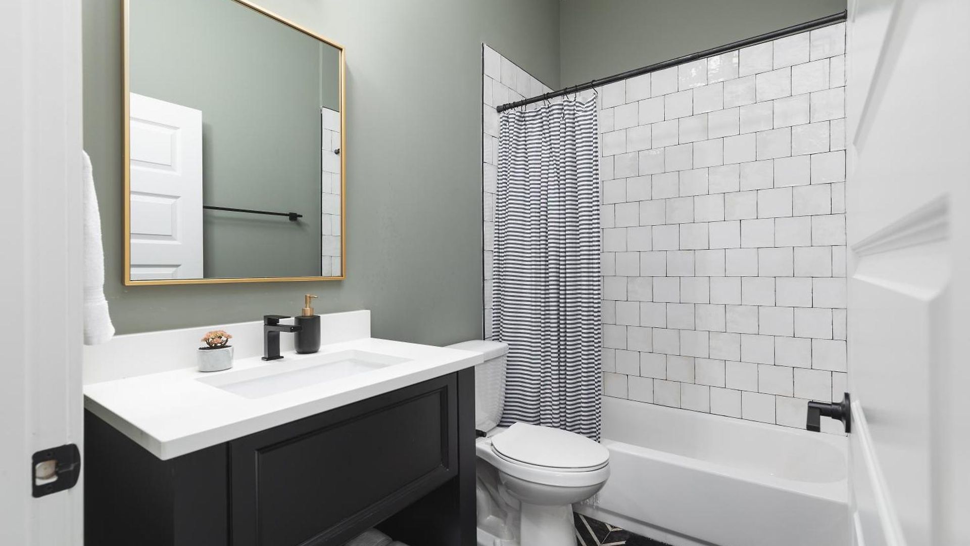 With Free Parking, 3 Miles Downtown, Near Restaurants *